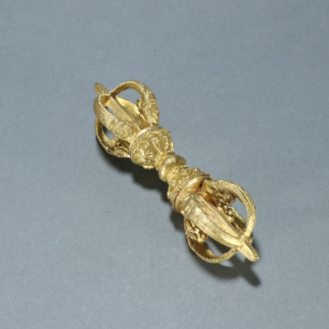 A Qing Dynasty copper gilt vajra ornament (1 of 8)