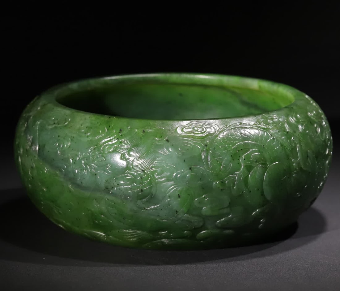 A Qing Dynasty jasper cloud dragon pattern washed study heavy weapon (1 of 11)