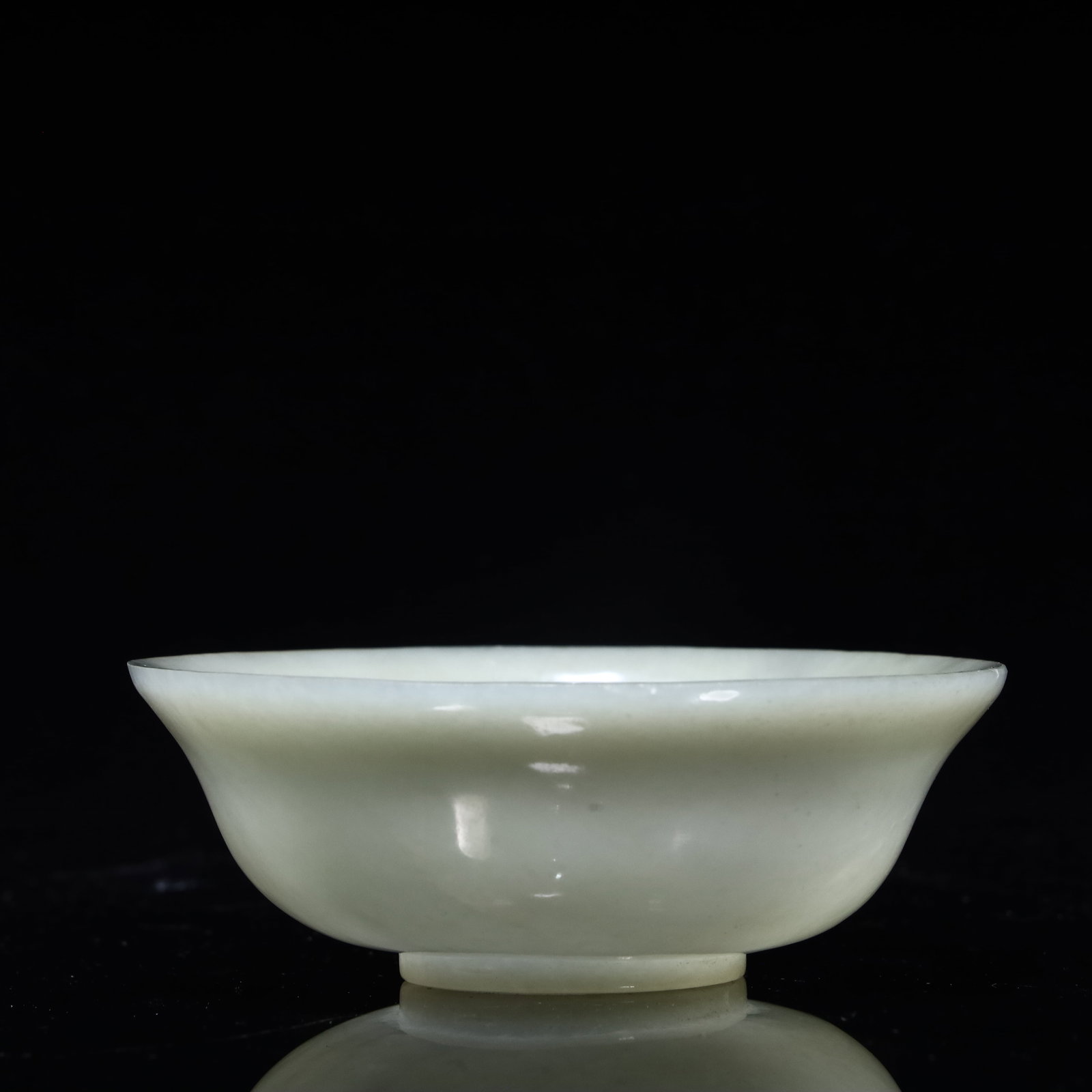 A Hetian jade bowl (1 of 8)