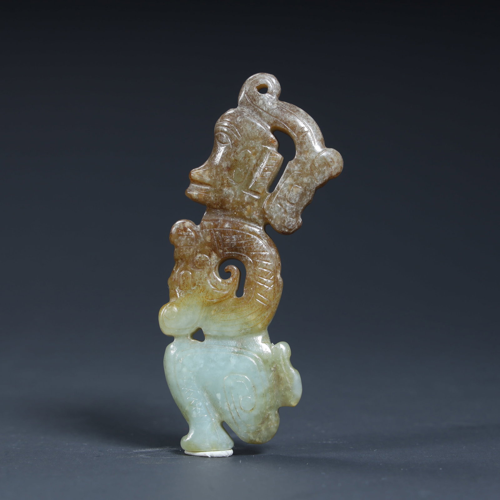 A dragon-shaped pendant of the ancient jade god in the Qing Dynasty (1 of 10)