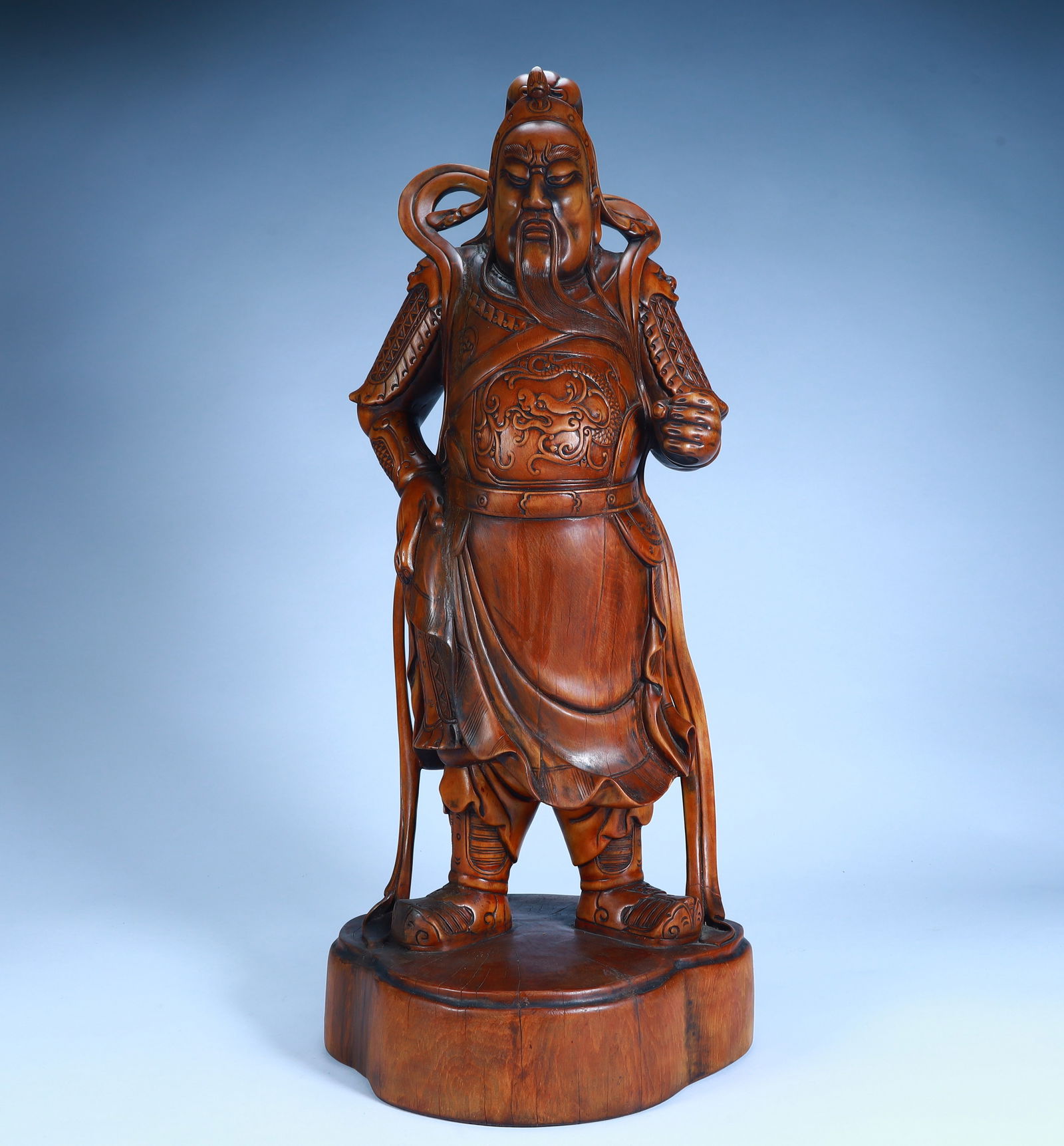 A Qing Dynasty boxwood carving Guan Gong statue: Qing Dynasty boxwood carving Guan Gong statue SIZE: H:46cm L:19cm W:17cm W:3.1kg (The Dimensions Of All Batches Are Manually Measured.If You Need More Detailed Information, Please Contact Our Customer