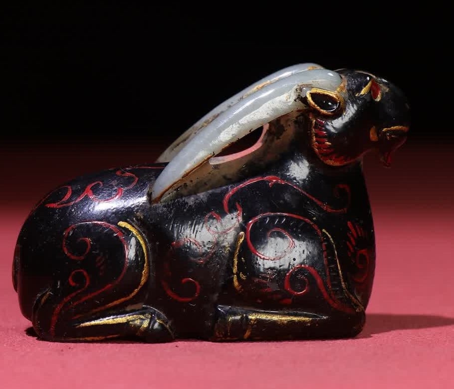 A Han Dynasty jade lacquer painted gold painting craft jade sheep handle (1 of 9)