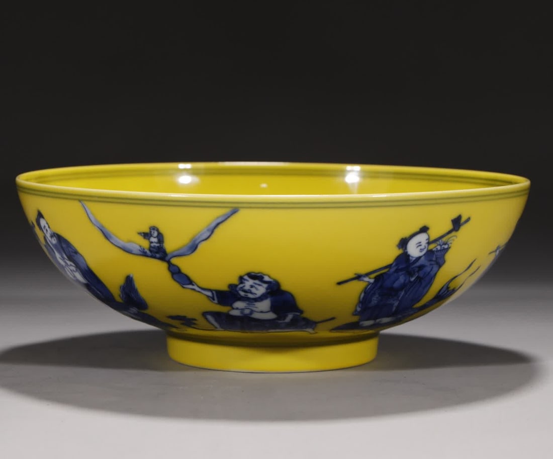 A Qing Qianlong yellow blue and white eight immortal bowl: Qing Qianlong yellow ground blue and white eight immortal bowls SIZE: H:7cm mouth 20cm (The Dimensions Of All Batches Are Manually Measured.If You Need More Detailed Information, Please Contact Our Cu