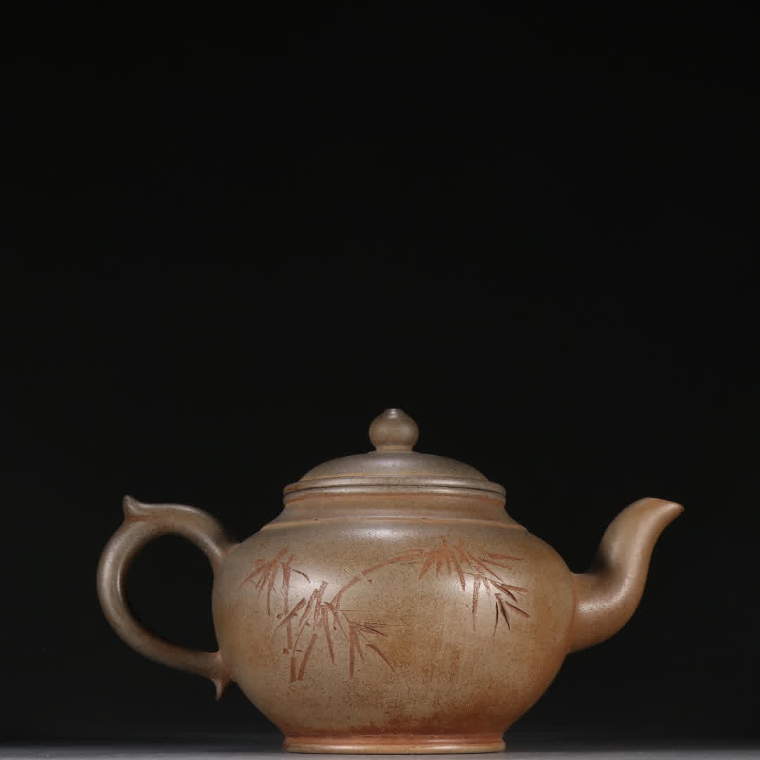 A Qing Dynasty famous purple sand bamboo pattern teapot: Qing Dynasty famous purple sand bamboo pattern teapot SIZE: H:11.3cm W:18.5cm (The Dimensions Of All Batches Are Manually Measured.If You Need More Detailed Information, Please Contact Our Customer Se