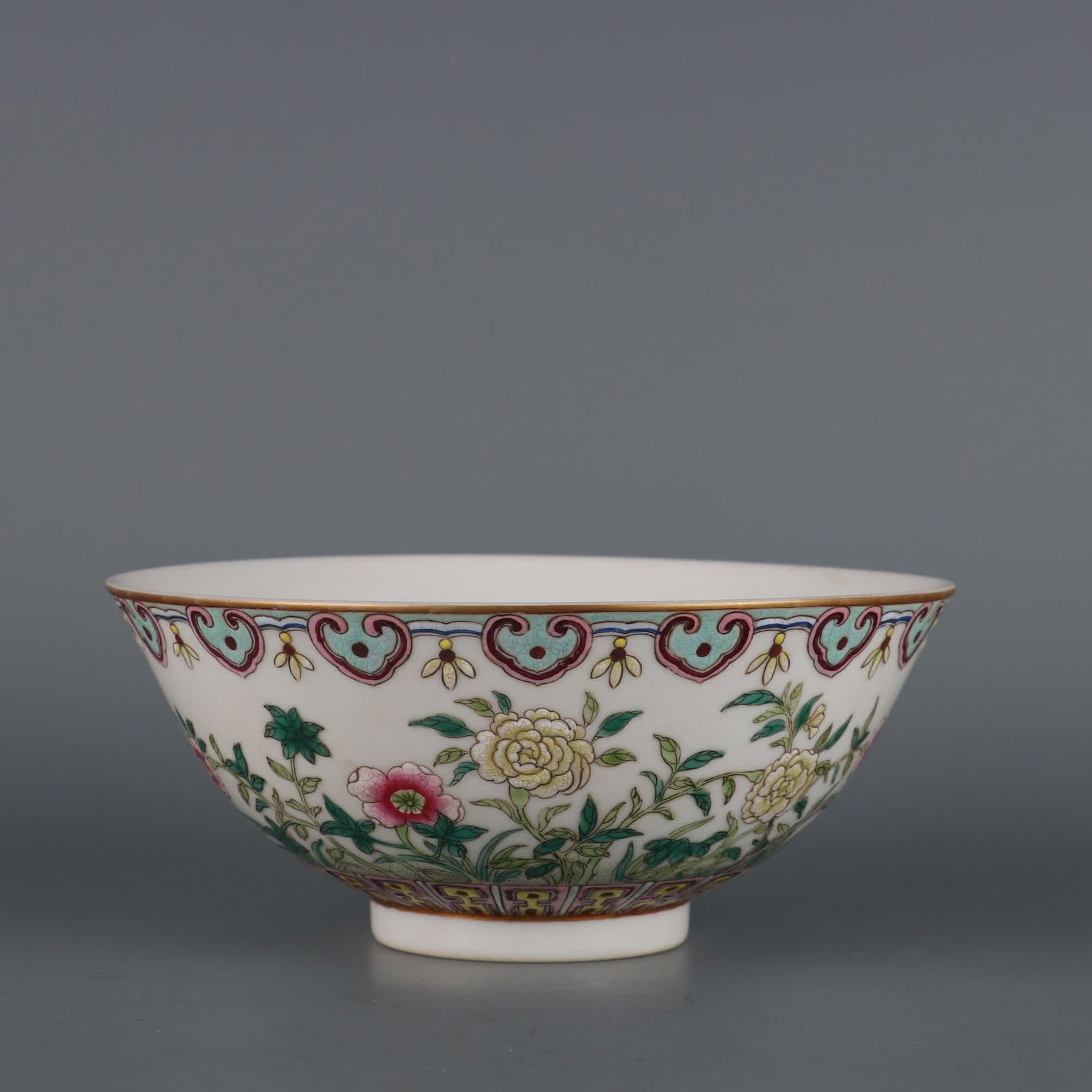 A pair of pastel peony pattern bowls made in the Guangxu era of the Qing Dynasty: A pair of pastel peony pattern bowls made in the Qing Dynasty Guangxu year SIZE: H:6.5cm mouthD:15cm (The Dimensions Of All Batches Are Manually Measured.If You Need More Detailed Information, Please