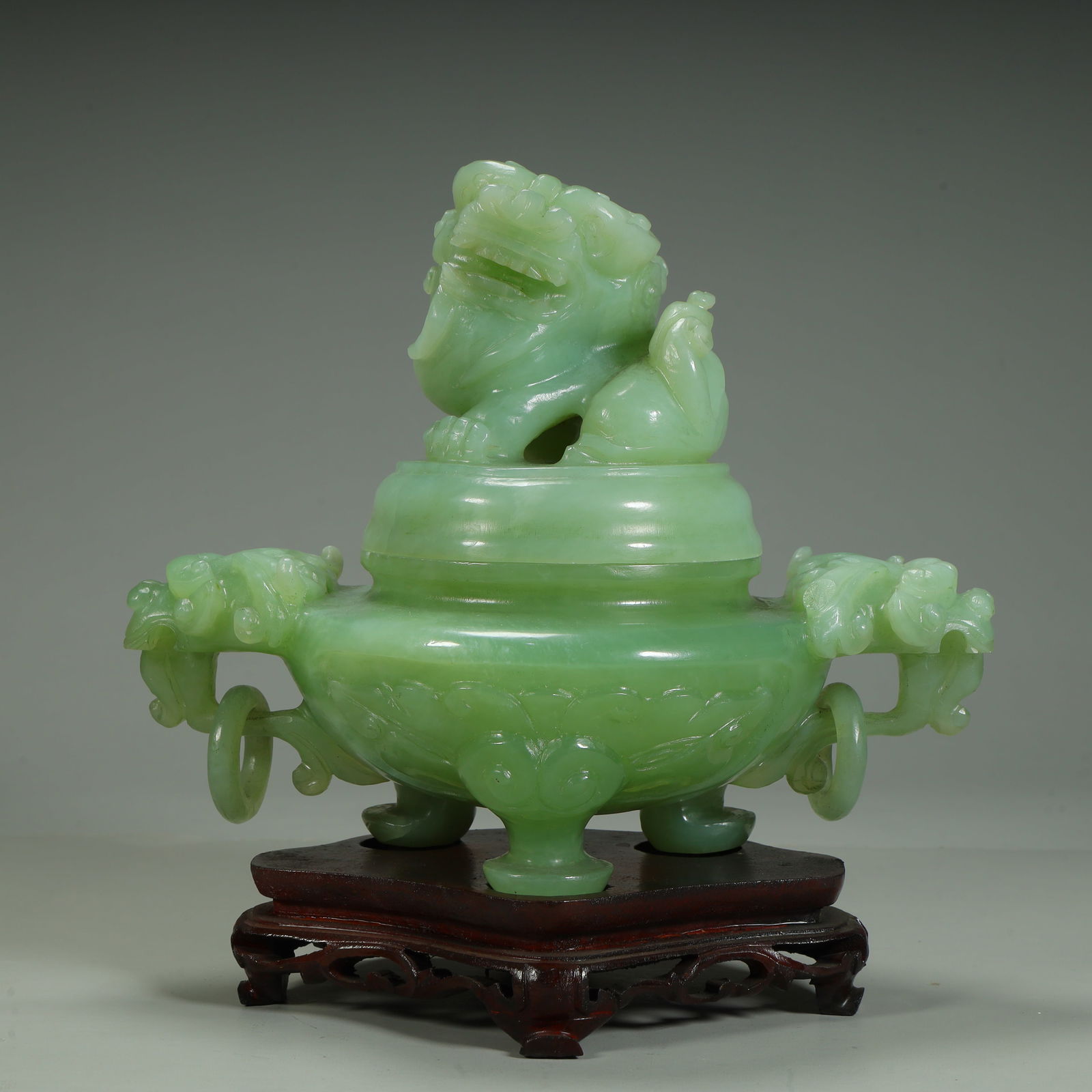 A Qing Dynasty jade lion button live ring ear incense burner (1 of 11)