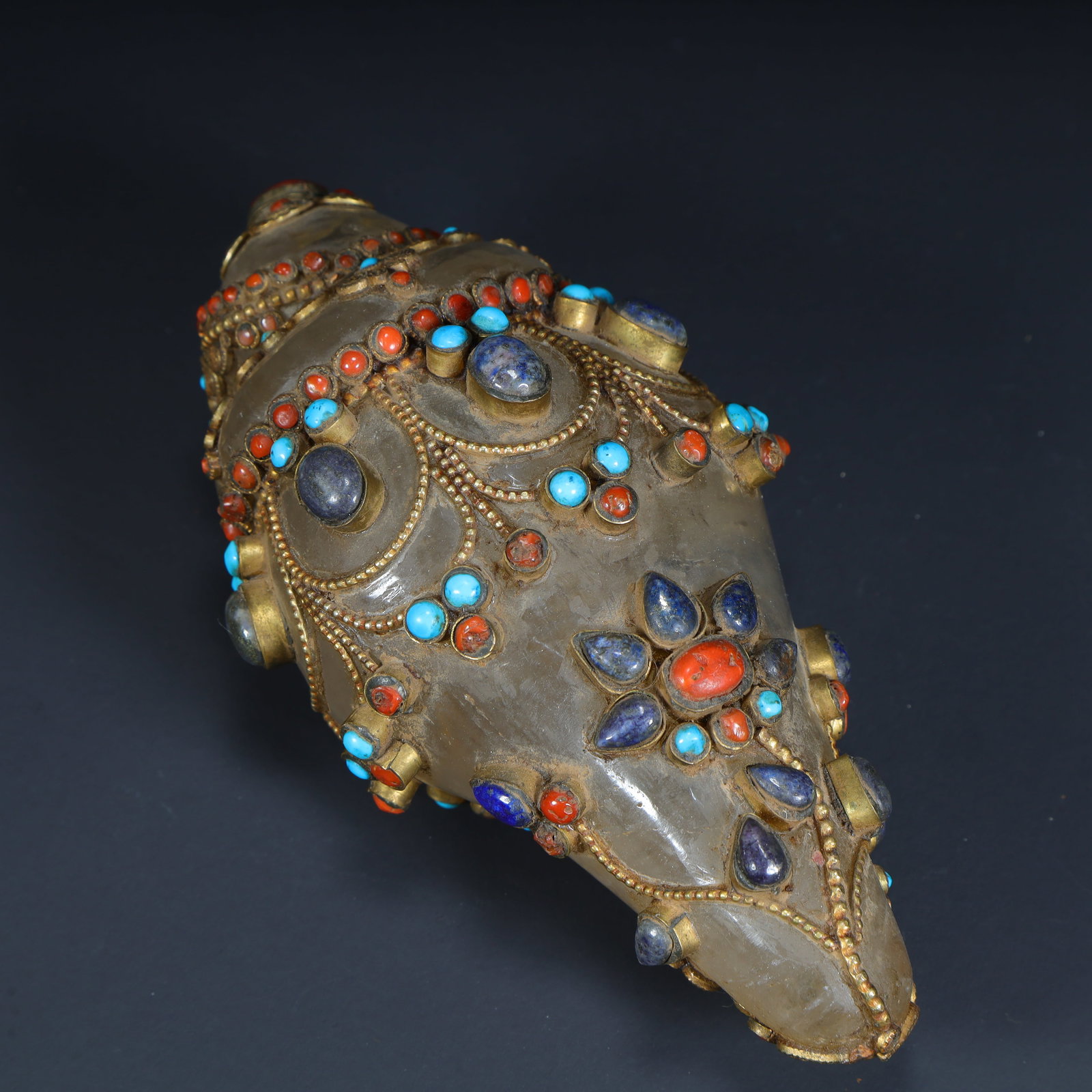 A Tibetan Buddhist treasure-inlaid snail vessel (1 of 12)