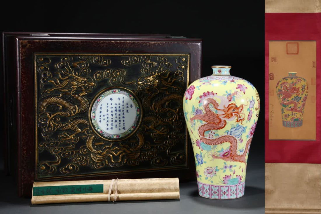 A yellow pastel flower pattern dragon pattern gold plum vase made in the Yongzheng era of the Qing: Qing Yongzheng year yellow pastel flower picture dragon pattern gold plum vase SIZE: H:33.5cm Abdominal diameter 19.5cm Silk painting H:62cm W:30cm (The Dimensions Of All Batches Are Manually Measured