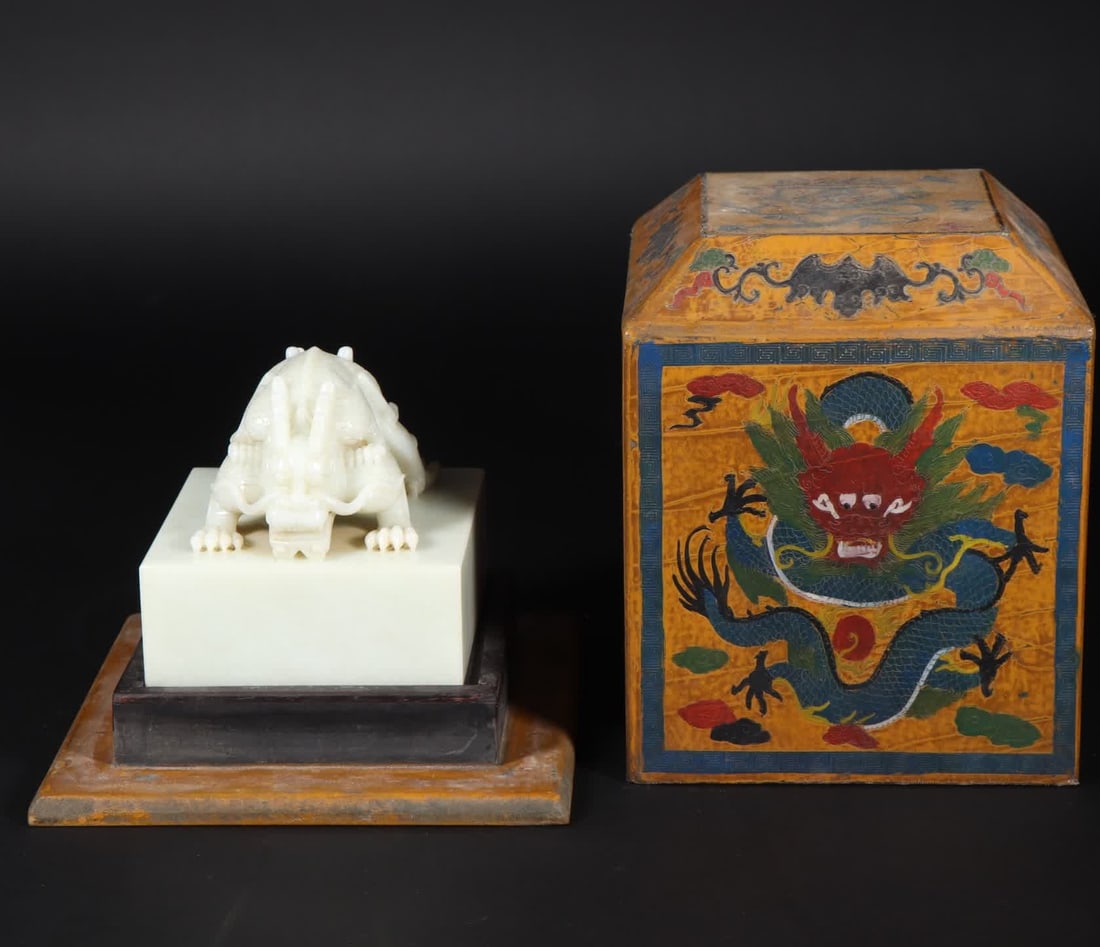 A Qing Dynasty Hetian jade dragon button seal: Qing Dynasty Hetian jade dragon button seal SIZE: Square 10cm H:10cm W:1543g (The Dimensions Of All Batches Are Manually Measured.If You Need More Detailed Information, Please Contact Our Customer Ser