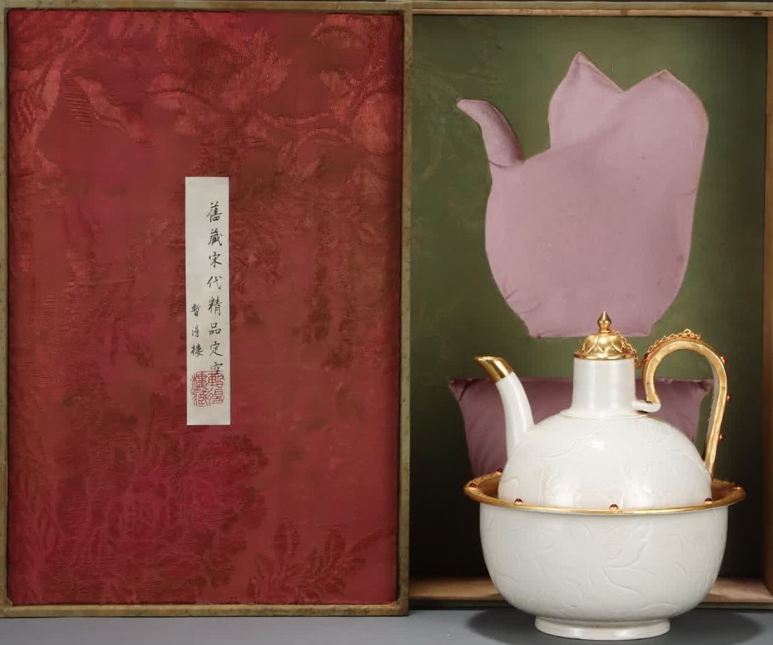 A Song Ding kiln gold-coated wine pot (1 of 9)