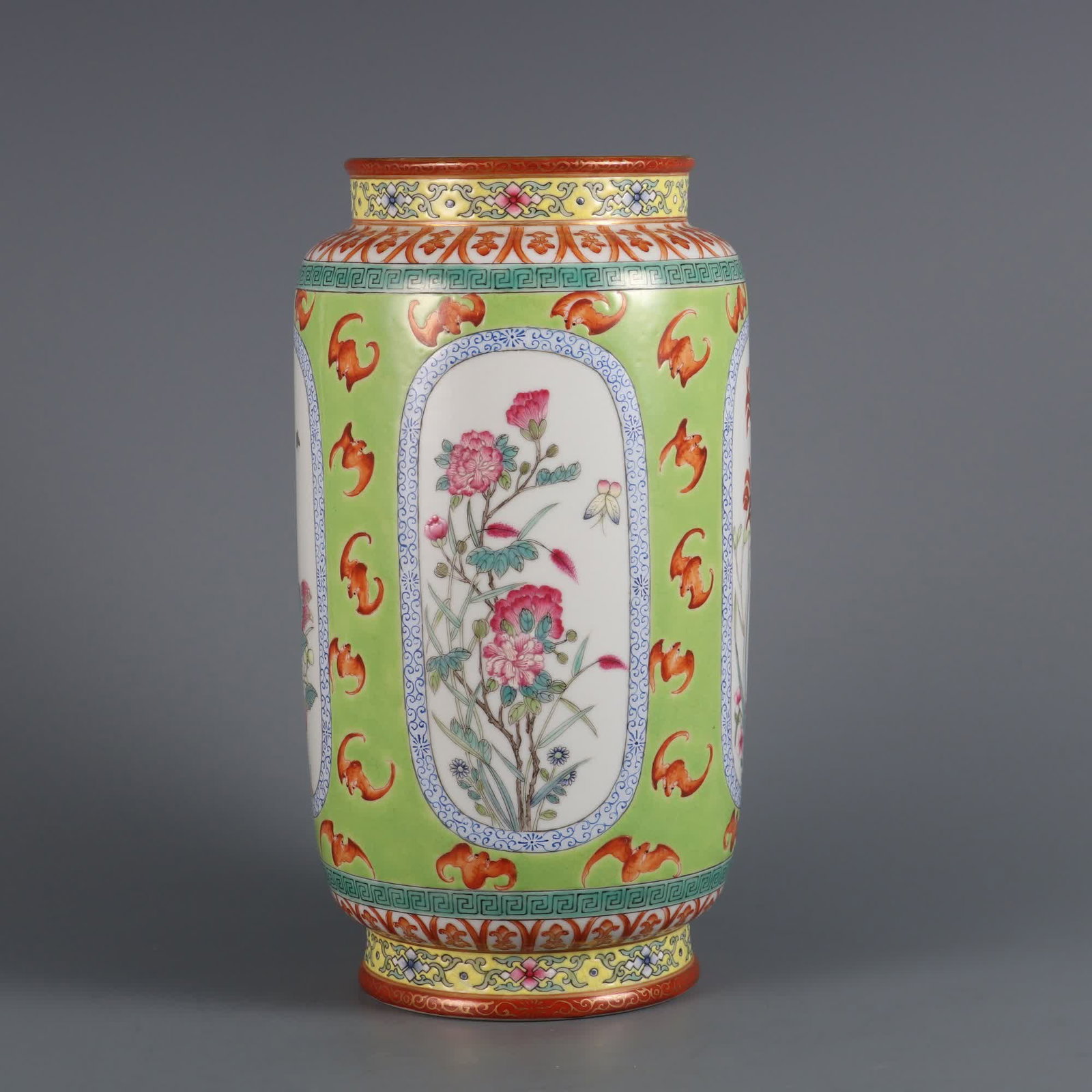 A green space consecrated pastel four-season vase made in the Qianlong period of the Qing Dynasty (1 of 9)