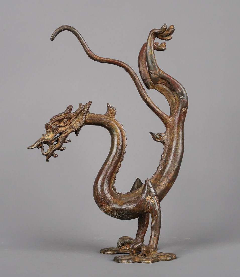 A piece of Han Dynasty_Bronze Standing Dragon (1 of 9)