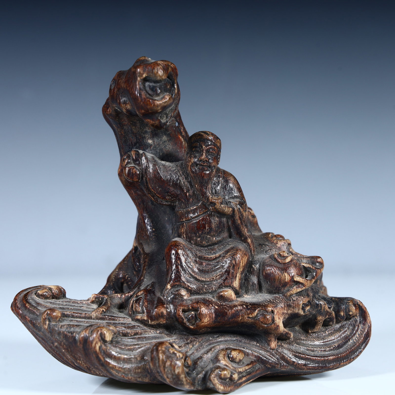 A Qing Dynasty fine agarwood ornament: Qing Dynasty fine agarwood ornaments SIZE: H:11.5cm L:12cm W:7cm W:91g (The Dimensions Of All Batches Are Manually Measured.If You Need More Detailed Information, Please Contact Our Customer Service B
