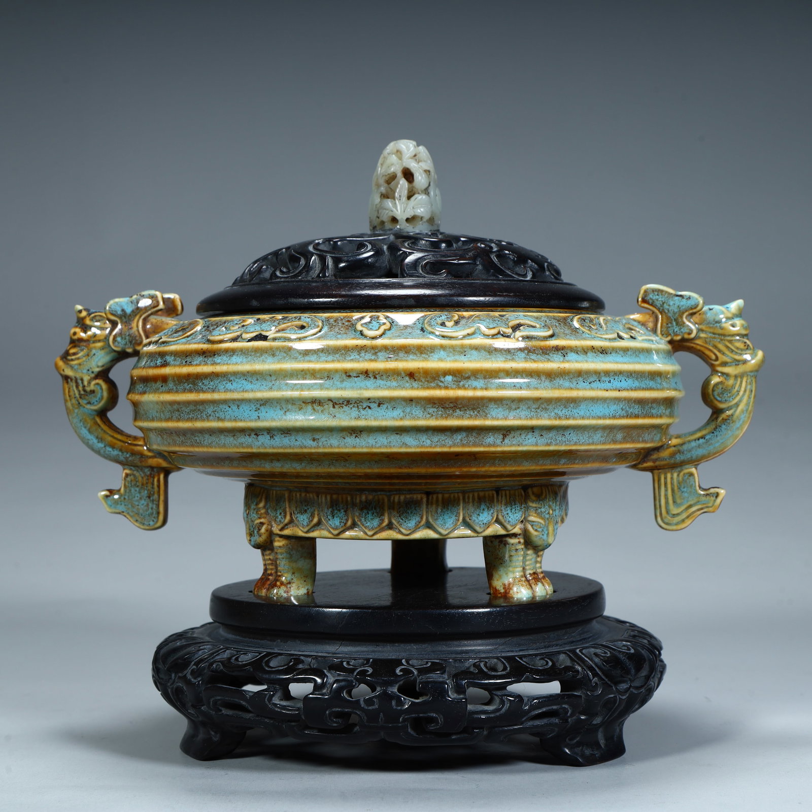 A Qing Dynasty furnace with glazed amphora and three-legged aroma diffuser: Qing Dynasty furnace glazed amphora three-legged aroma burner SIZE: Total H:19cm L:21cm W:16cm Total W:1231g (The Dimensions Of All Batches Are Manually Measured.If You Need More Detailed Information,