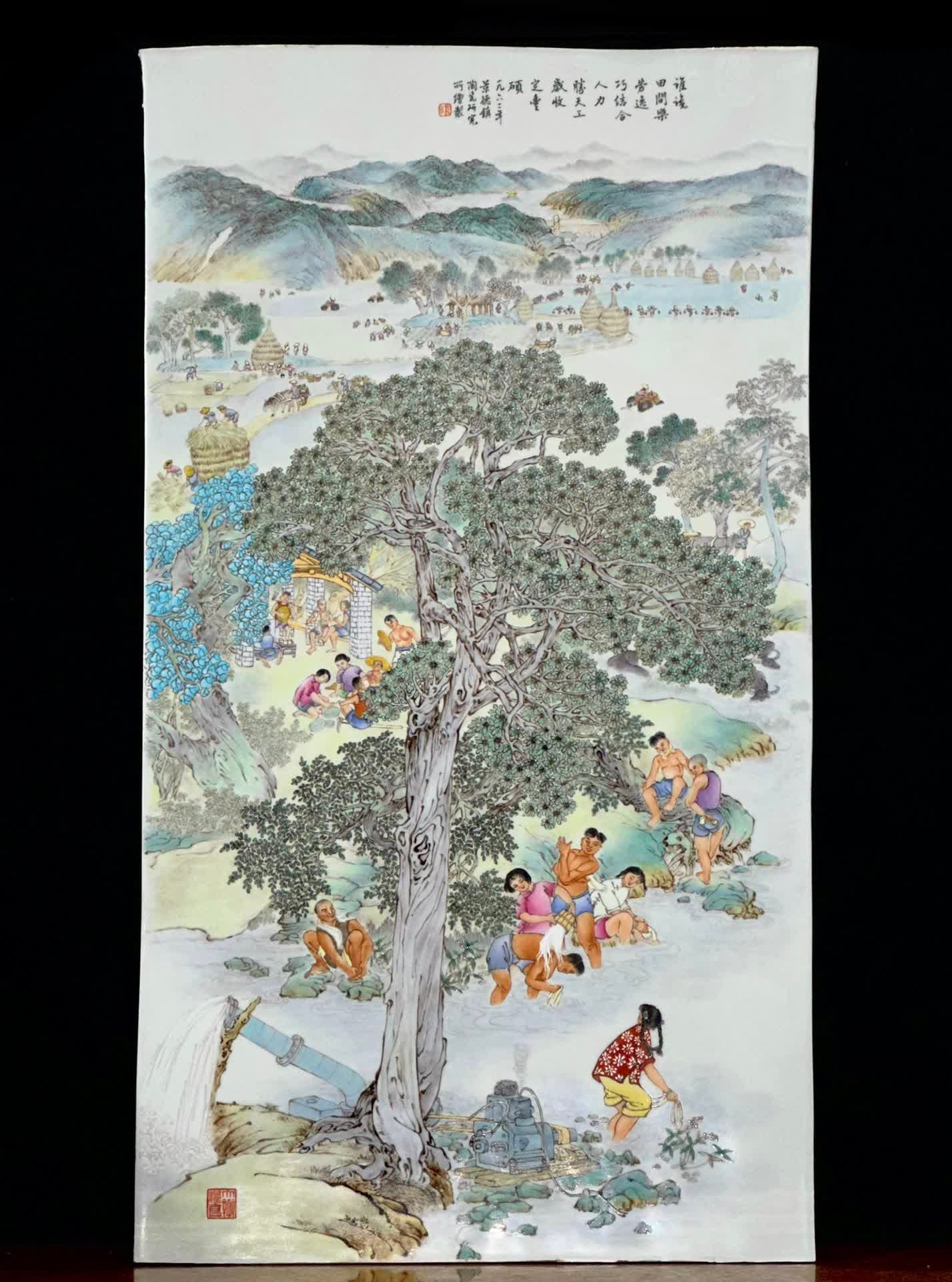 A porcelain plate with a poem inscribed on a Cultural Revolution character: Porcelain plate with poems and poems of the Cultural Revolution SIZE: W:44cm L:80cm T:0.8cm (The Dimensions Of All Batches Are Manually Measured.If You Need More Detailed Information, Please Contact O