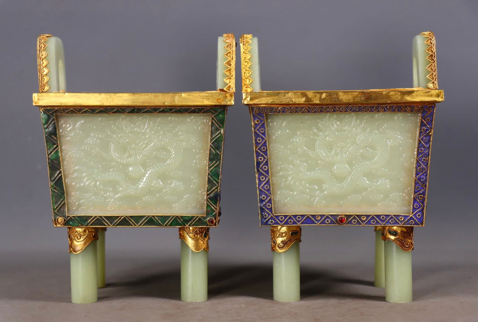 A pair of Qing Dynasty Hetian jade-clad gold-inlaid square tripods: A pair of square tripods inlaid with Hetian jade in the Qing Dynasty SIZE: H:17.5cm L:12.5cm W:11cm Total W:1584g (The Dimensions Of All Batches Are Manually Measured.If You Need More Detailed Informa