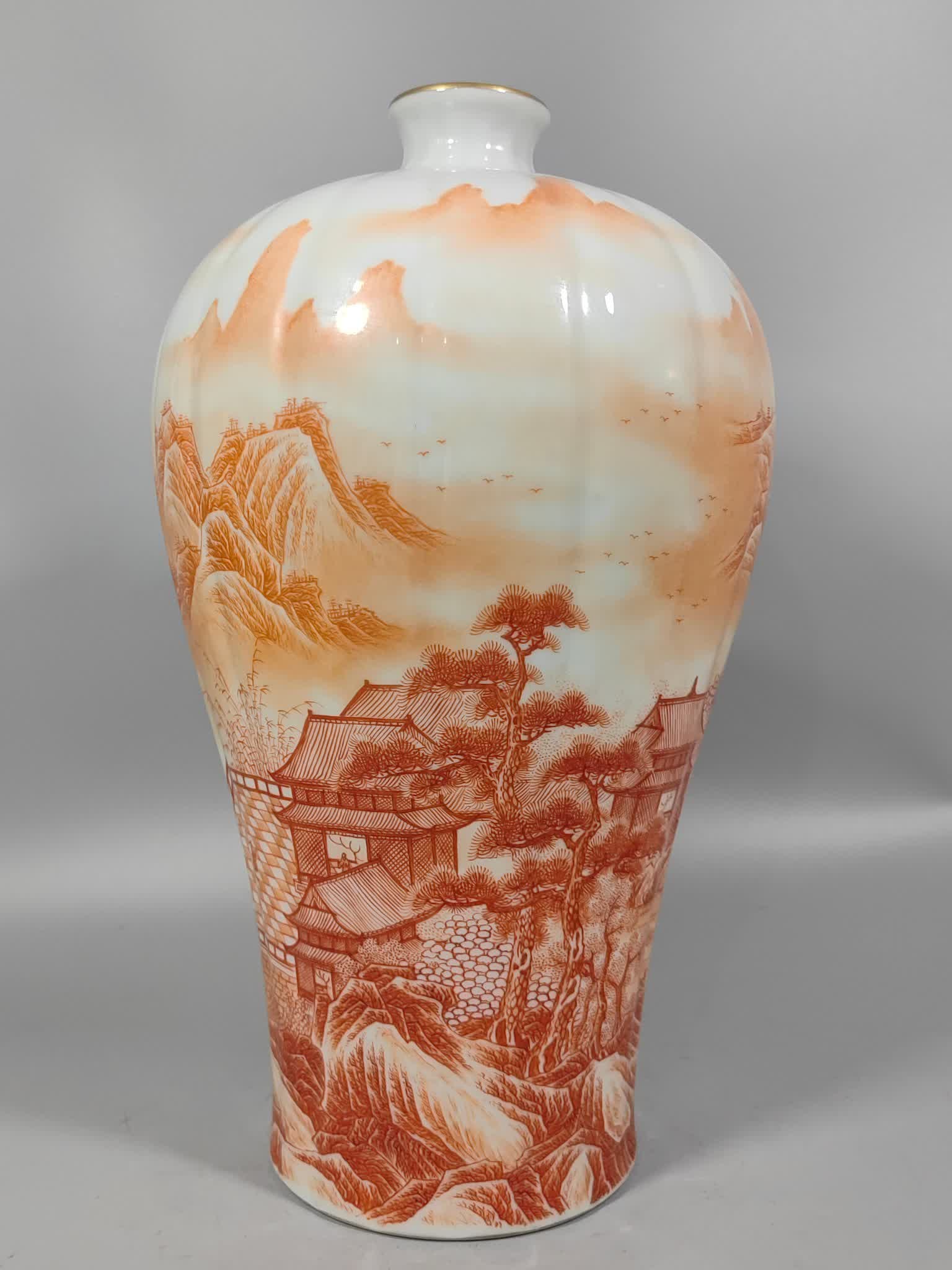 A Qing Dynasty Fanhong landscape picture plum bottle (1 of 9)