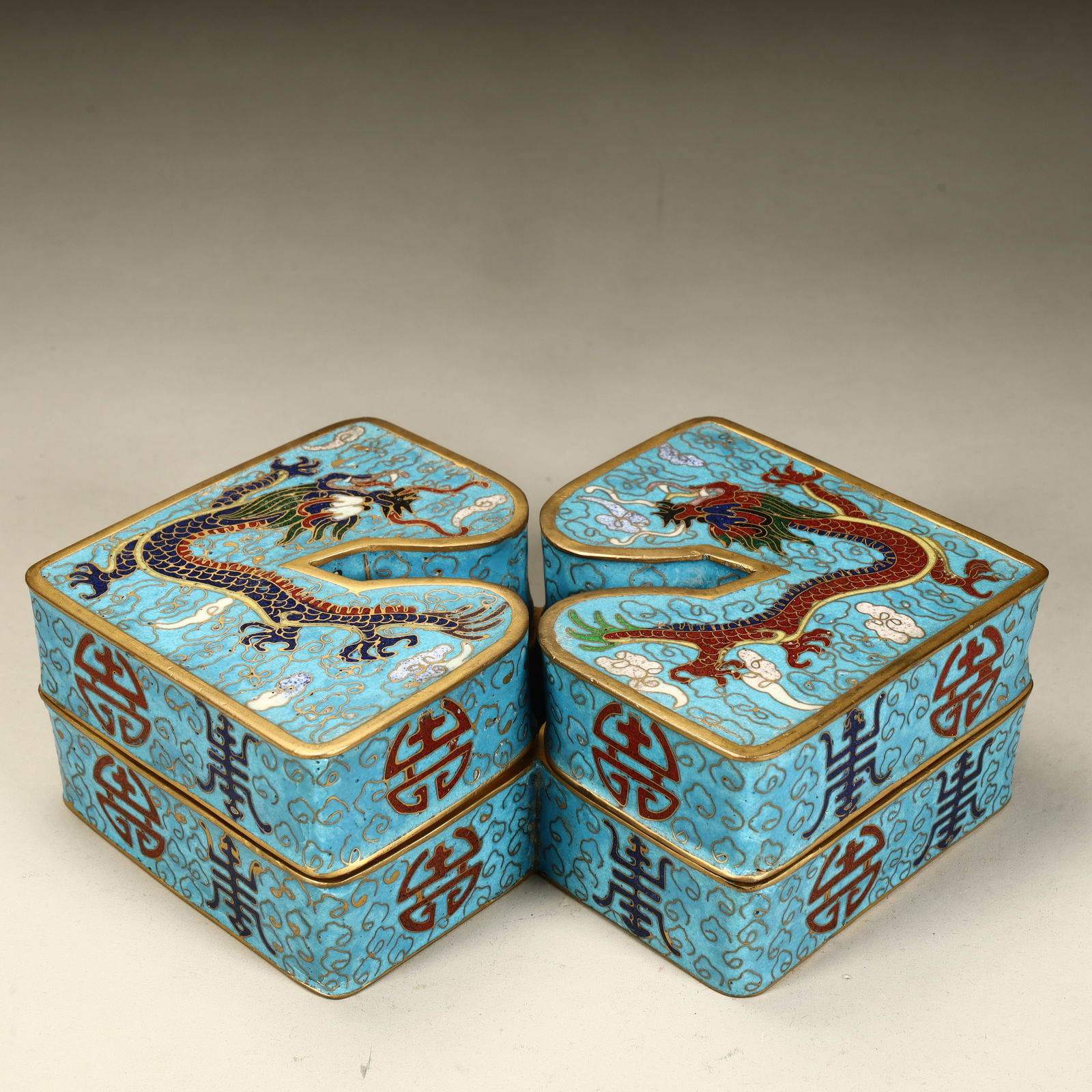 A Qing Dynasty copper tire cloisonné enamel dragon pattern longevity cover box (1 of 12)