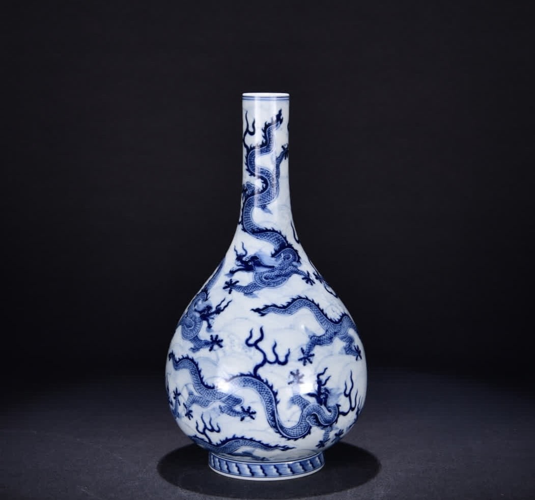 A Qing Yongzheng blue and white seawater dragon pattern gall bottle (1 of 9)