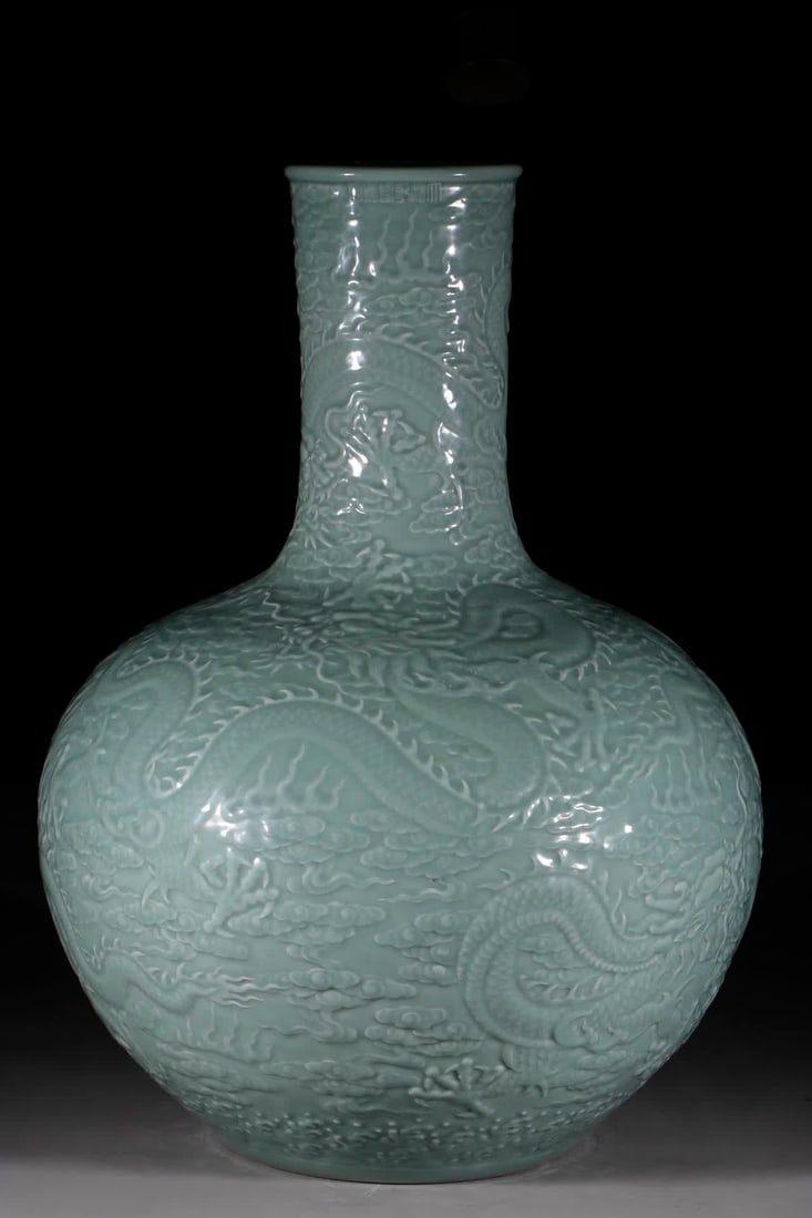 A Qing Qianlong pink celadon dragon pattern heavenly ball bottle: Qing Qianlong pink celadon dragon pattern heavenly ball vase SIZE: H:72.5cm (The Dimensions Of All Batches Are Manually Measured.If You Need More Detailed Information, Please Contact Our Customer Serv