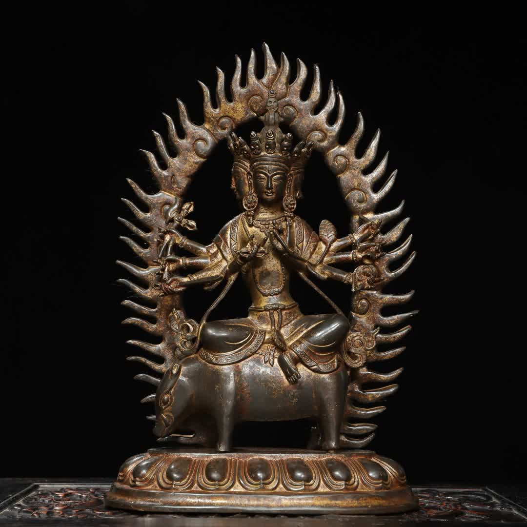 A Buddha statue bronze rubbing gold Moli Zhitian statue (1 of 9)