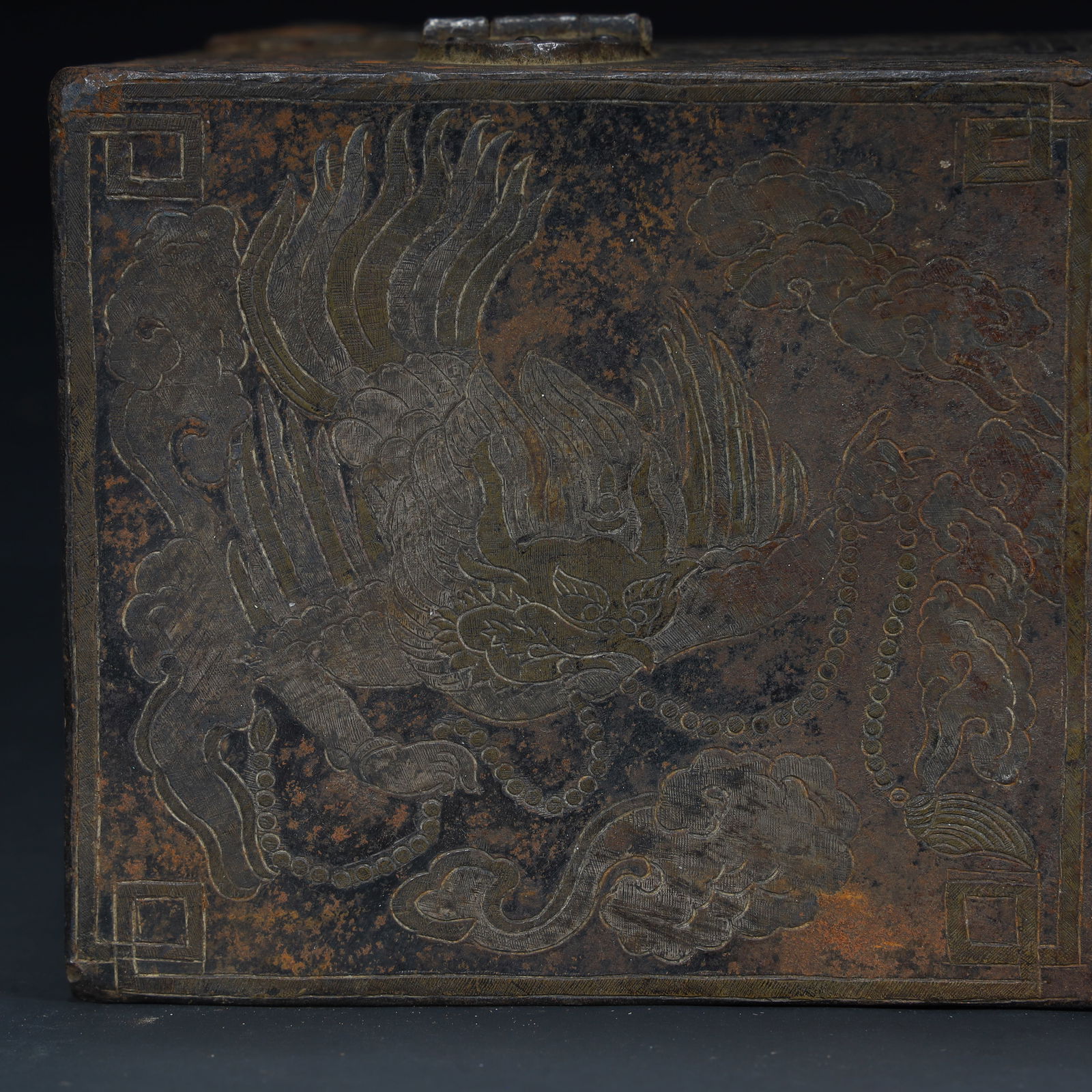 A Qing Dynasty peacock-patterned silver square box - 12