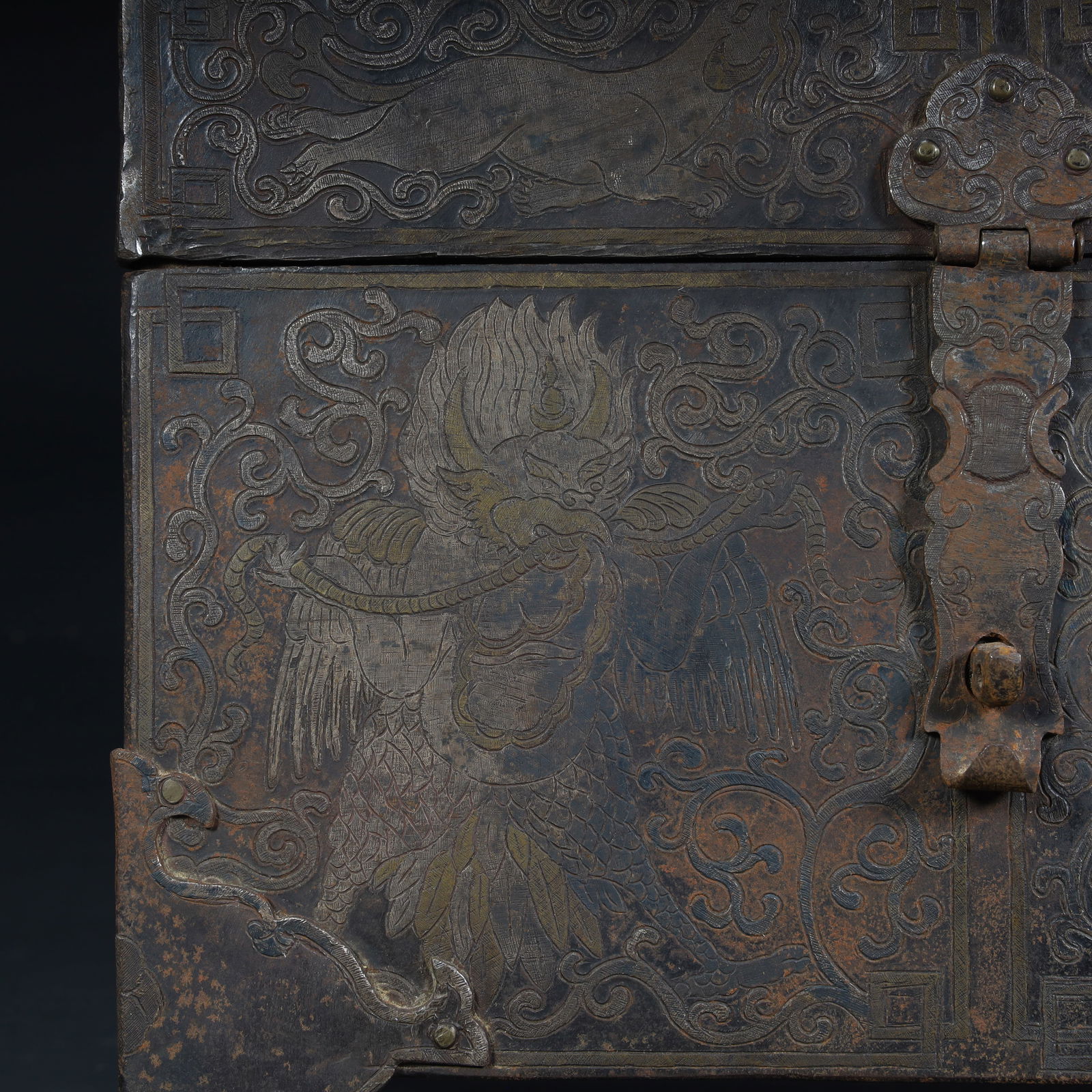 A Qing Dynasty peacock-patterned silver square box - 14