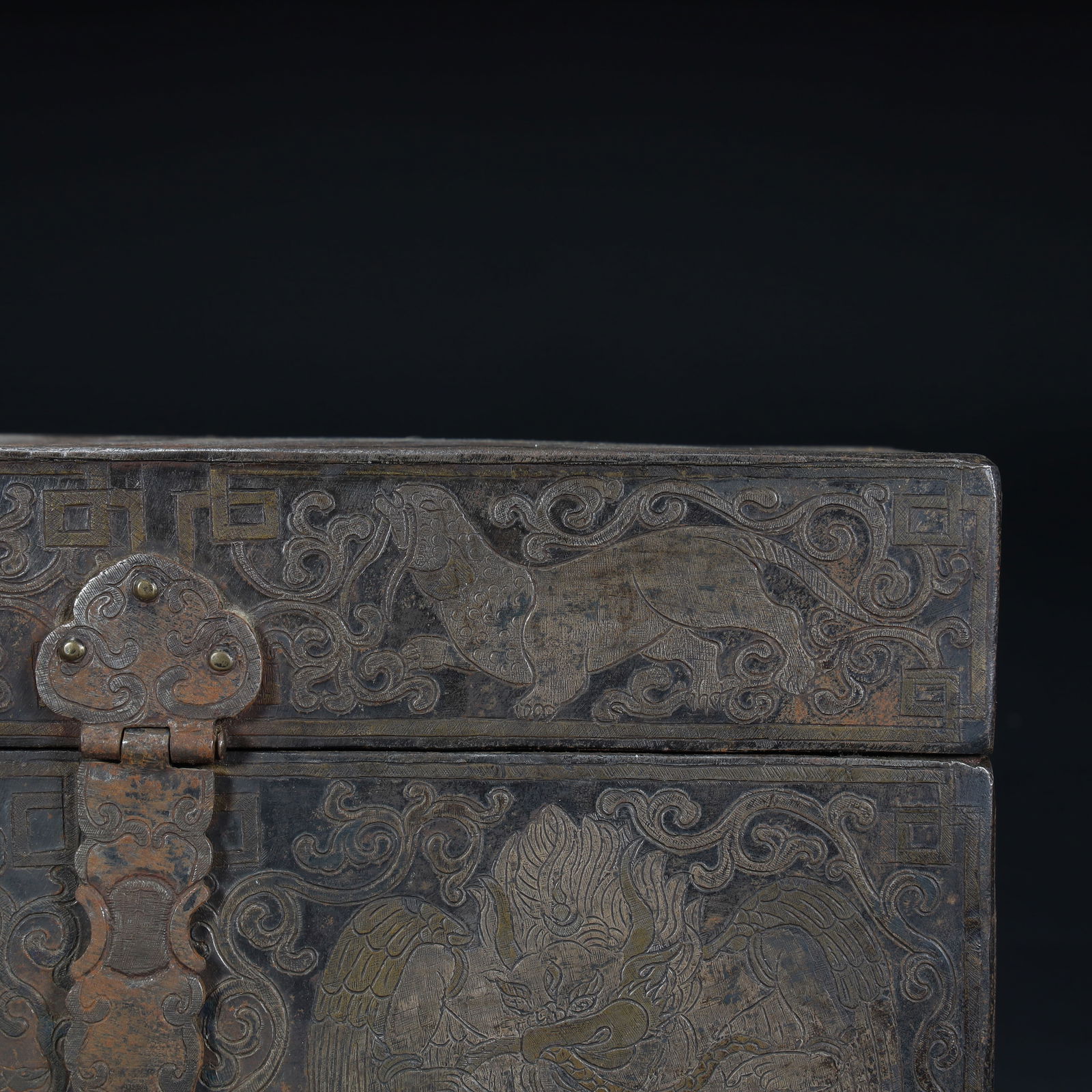 A Qing Dynasty peacock-patterned silver square box - 15