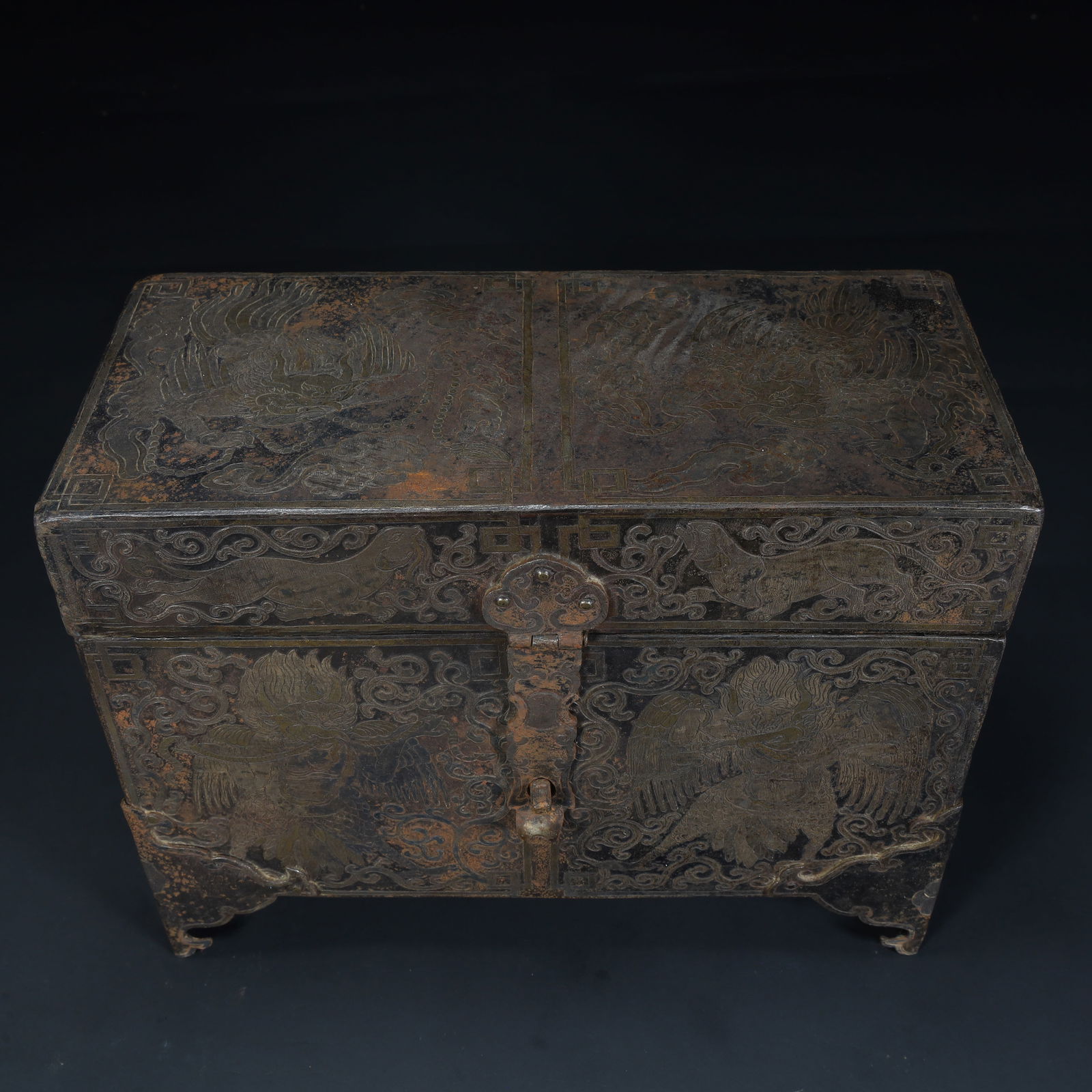 A Qing Dynasty peacock-patterned silver square box - 2