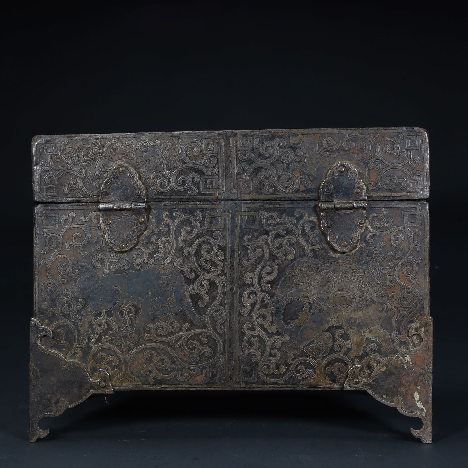 A Qing Dynasty peacock-patterned silver square box - 4