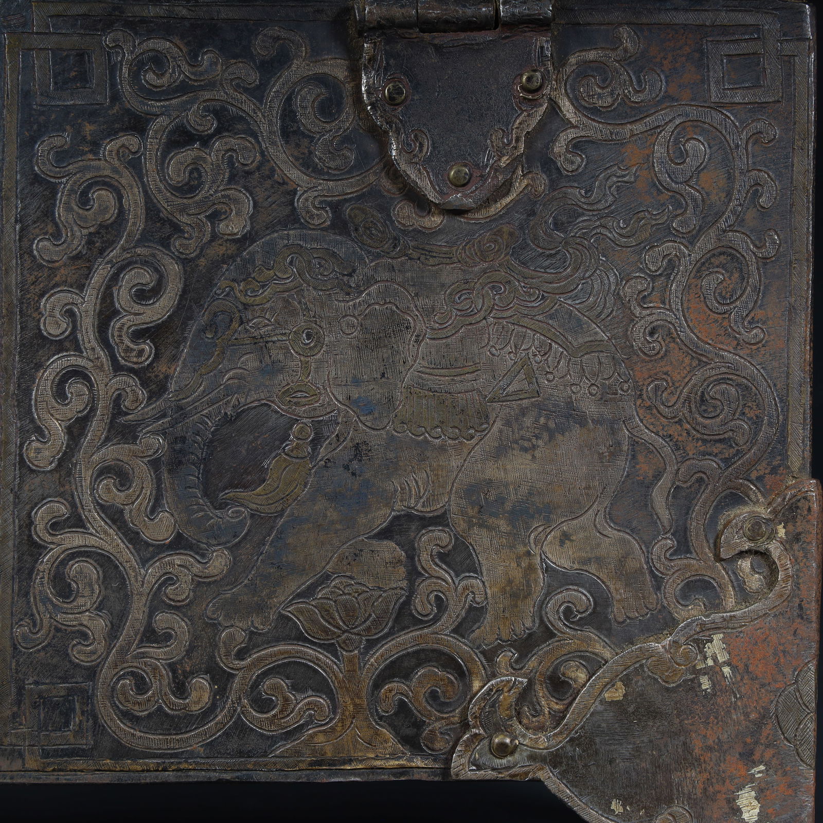 A Qing Dynasty peacock-patterned silver square box - 6