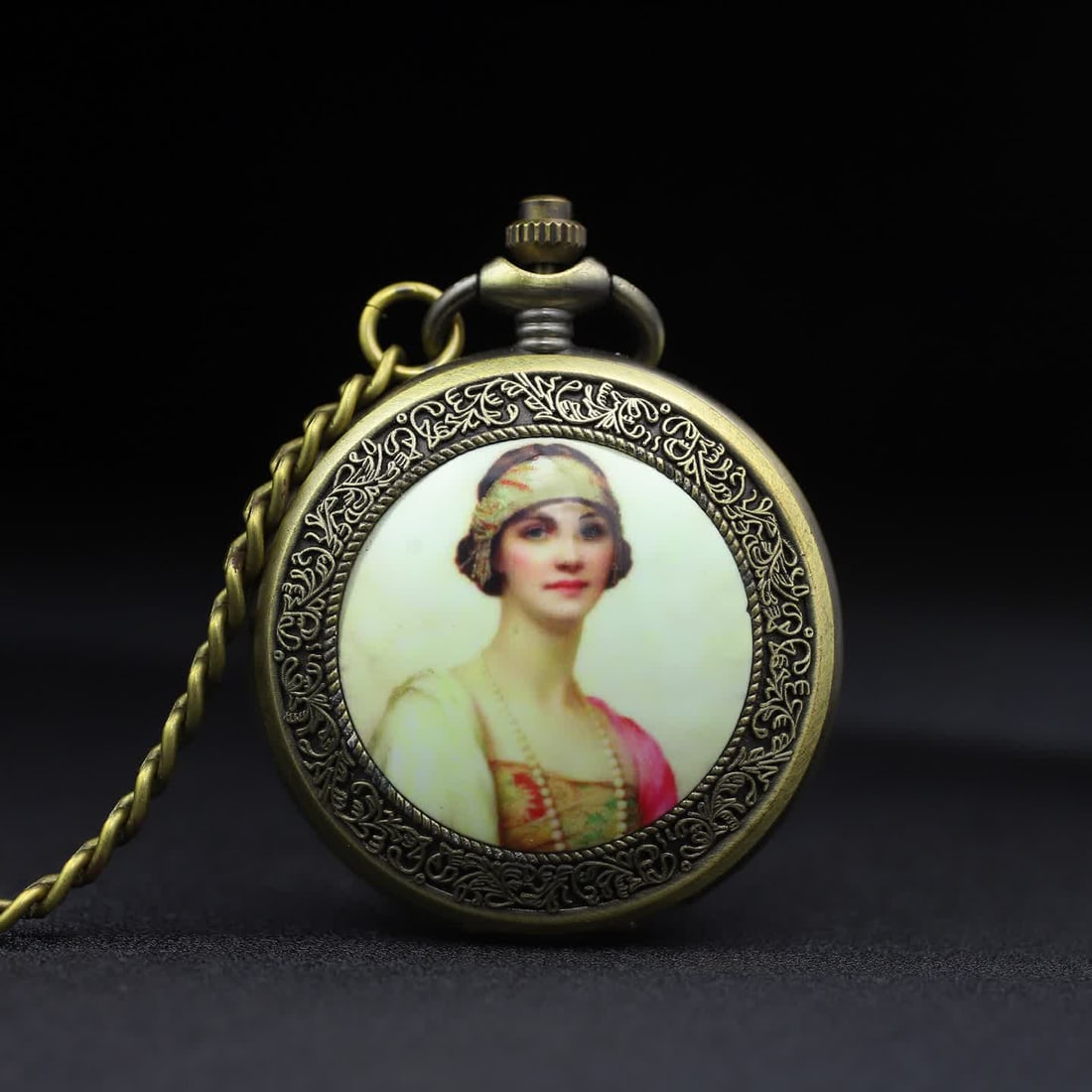 A pocket watch of European Western paintings: European Western painting pocket watch SIZE: D:50mm (The Dimensions Of All Batches Are Manually Measured.If You Need More Detailed Information, Please Contact Our Customer Service Before Bidding.)