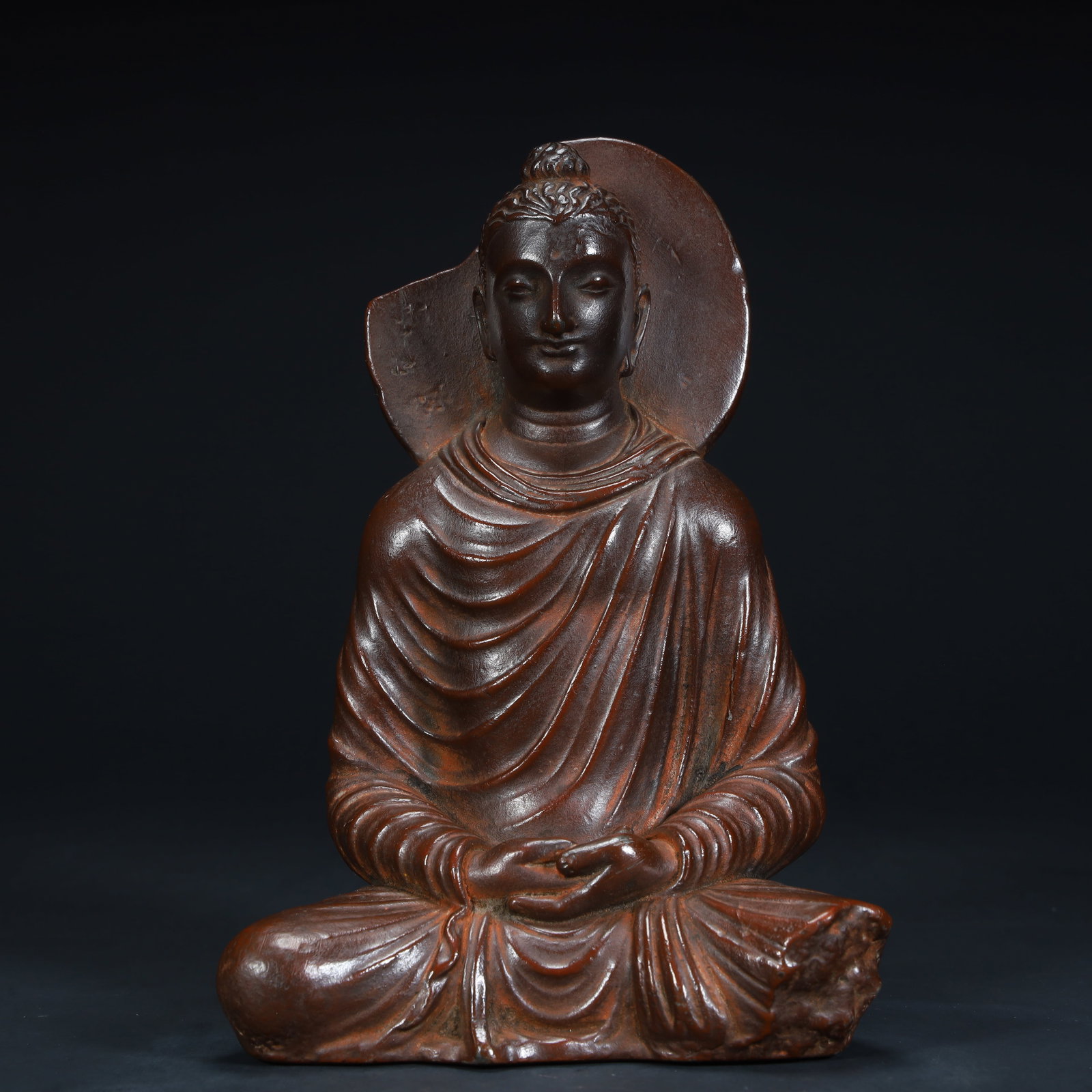 A seated statue of Shakyamuni Zen Buddha in the Qing Dynasty clay sculpture Gandhara style: Qing Dynasty clay sculpture Gandhara style Shakyamuni Zen Buddha seated statue SIZE: H:15.5cm L:10.5cm W:4.8cm W:509g (The Dimensions Of All Batches Are Manually Measured.If You Need More Detailed Inf