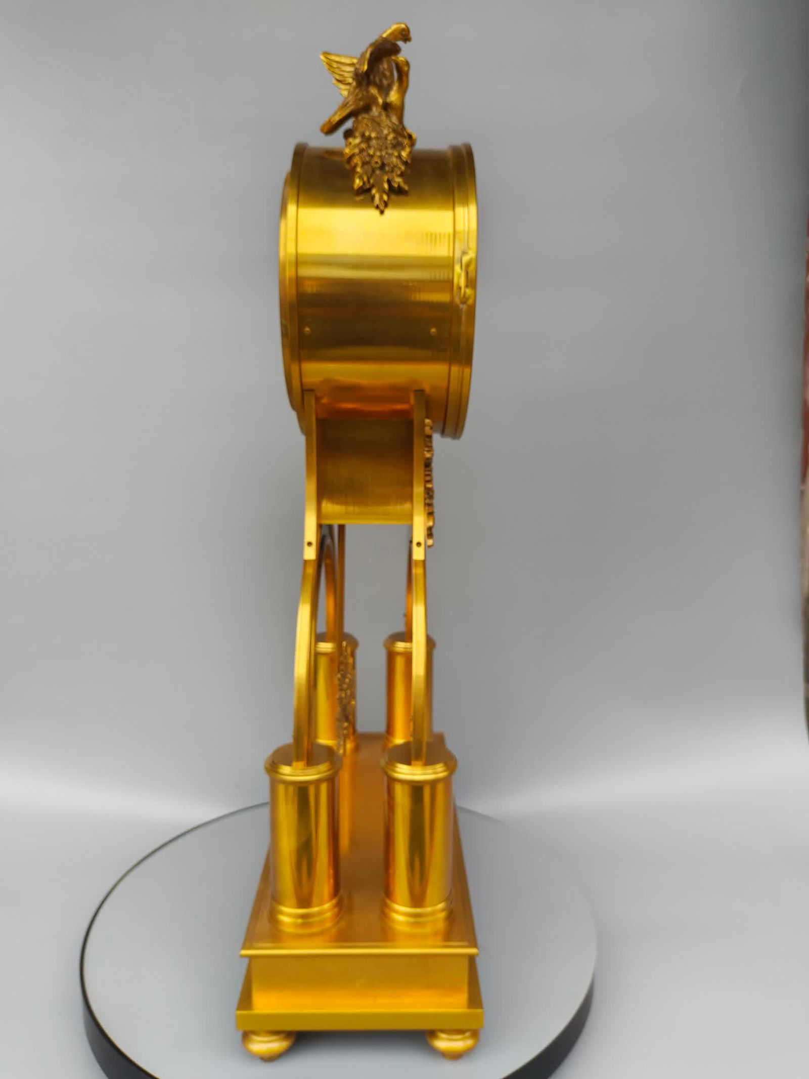 A gilt cast copper mechanical table clock - 3