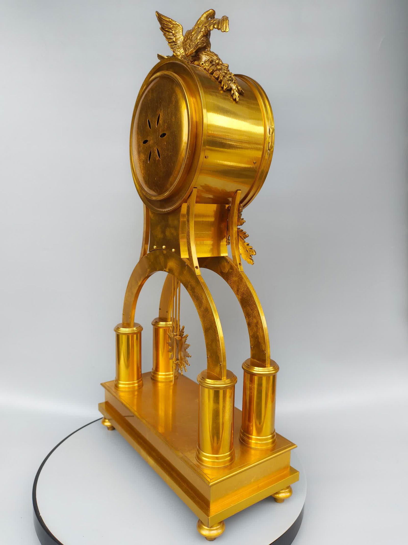 A gilt cast copper mechanical table clock - 4