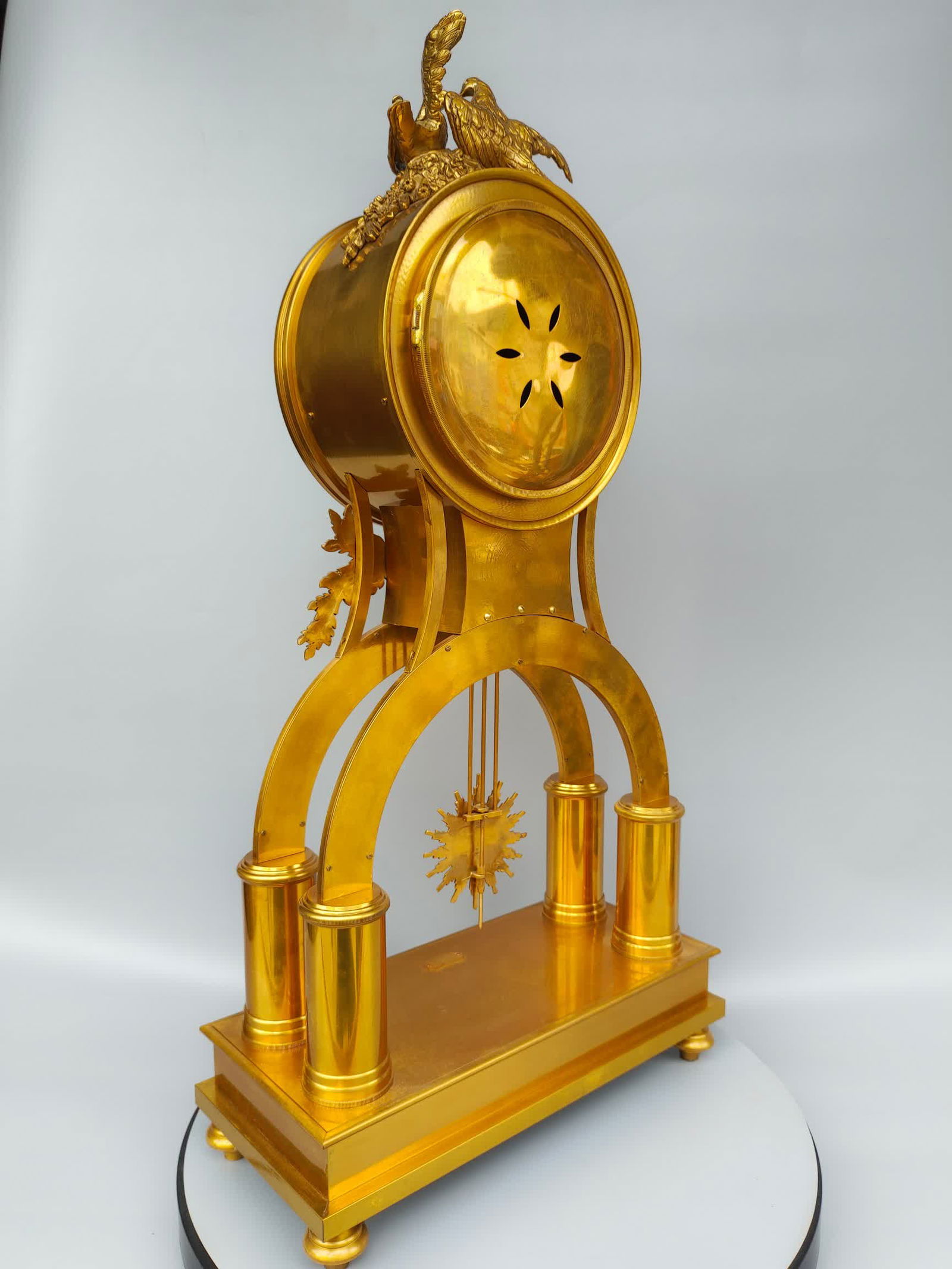 A gilt cast copper mechanical table clock - 6