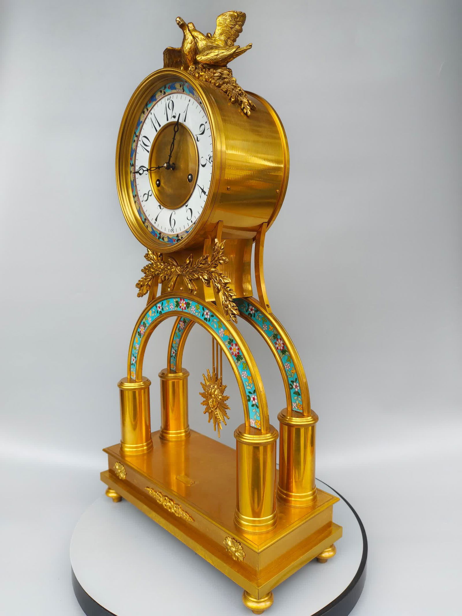 A gilt cast copper mechanical table clock - 8