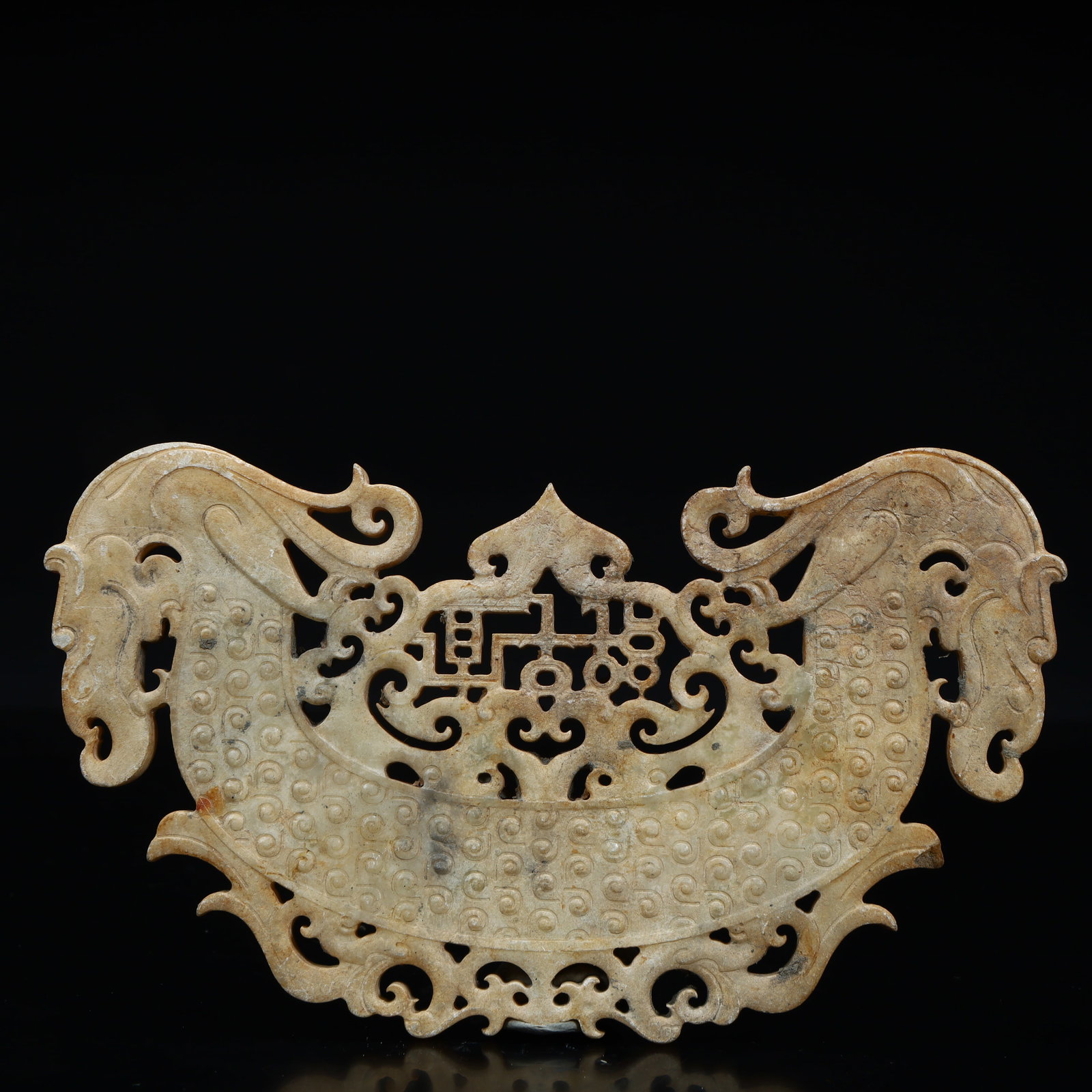 A piece of ancient jade dragon valley pattern jade huang (1 of 10)