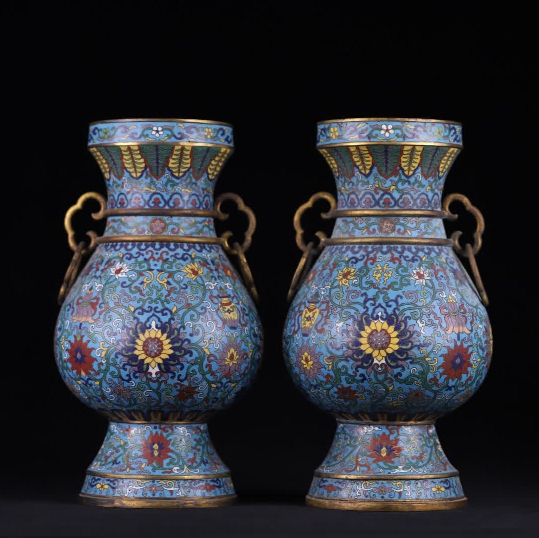 A pair of Qing Dynasty Qianlong model copper tire cloisonné enamel appreciation bottles (1 of 9)