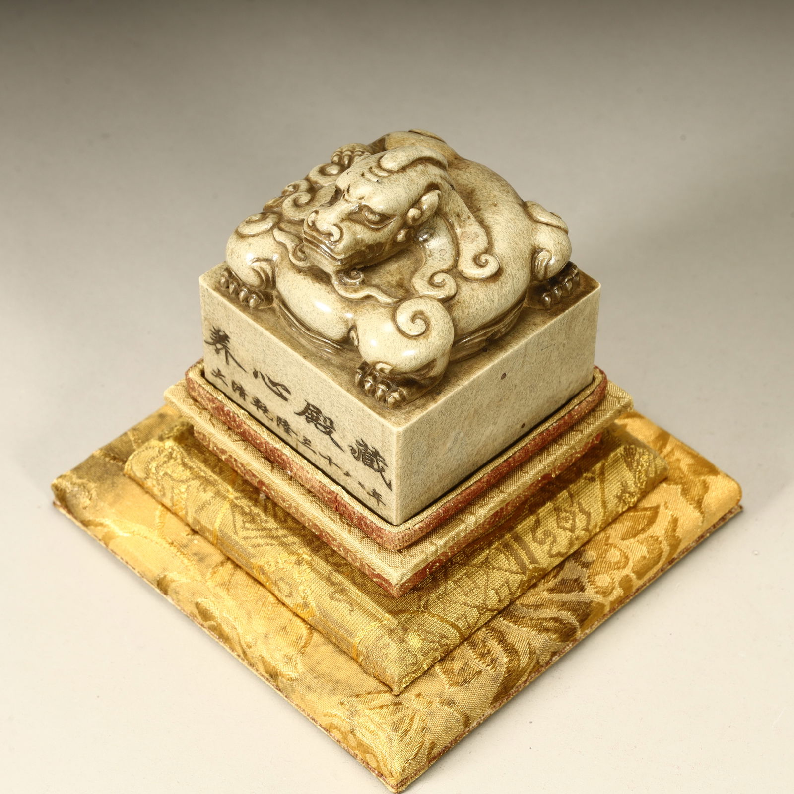 A Qing Dynasty fine Shoushan stone seal (1 of 9)