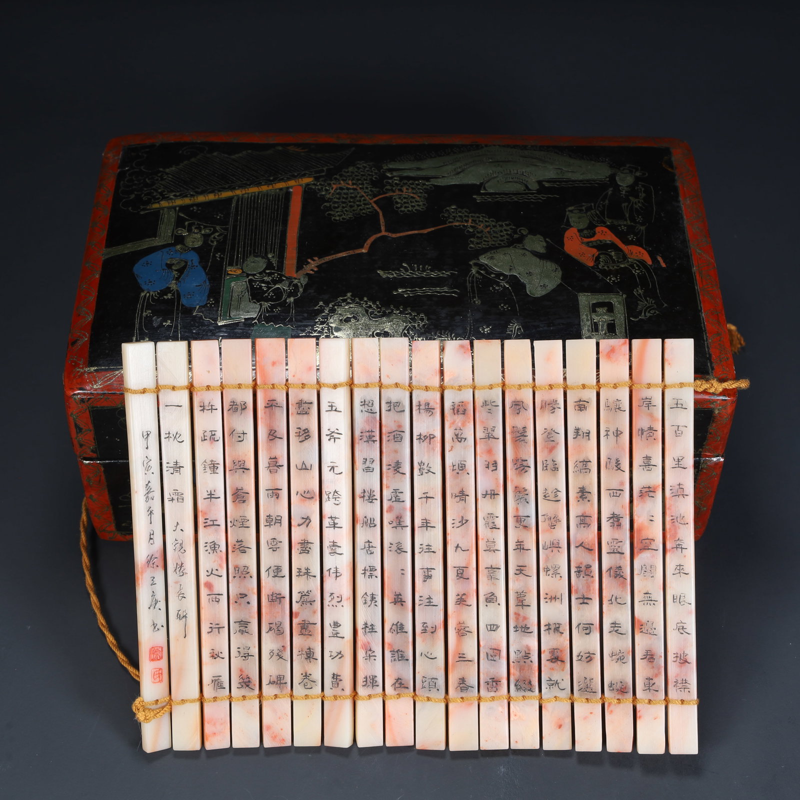 A piece of Qing Dynasty jade engraved bamboo simple ornament (with lacquered wooden box) (1 of 10)