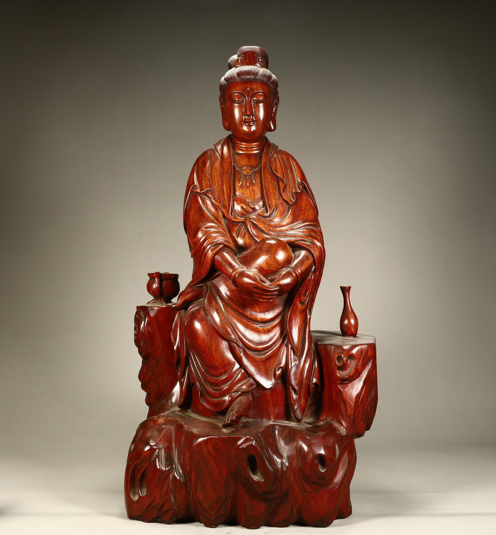 A seated statue of Guanyin carved in mahogany in the Qing Dynasty (1 of 11)
