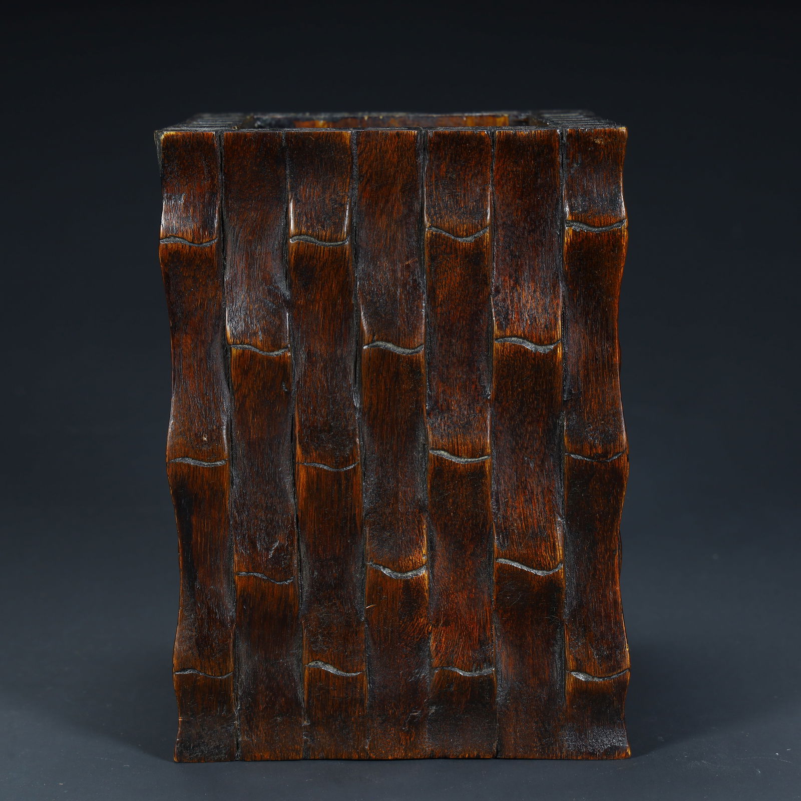 A Qing Dynasty agarwood bamboo strip pattern square pen holder: Qing Dynasty agarwood bamboo strip pattern square pen holder SIZE: H:14cm L:10cm W:10cm W:292g (The Dimensions Of All Batches Are Manually Measured.If You Need More Detailed Information, Please Contac