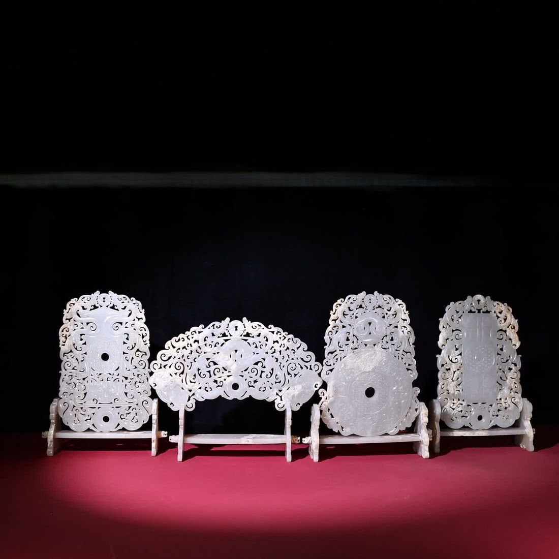 A set of Han Dynasty hollow jade carving gui Huang congbi: A set of Han Dynasty hollow jade carving gui Huang Congbi SIZE: 225x136x7 265x120x7 225x136x7 225x144x7 W:2698g (The Dimensions Of All Batches Are Manually Measured.If You Need More Detailed Informati