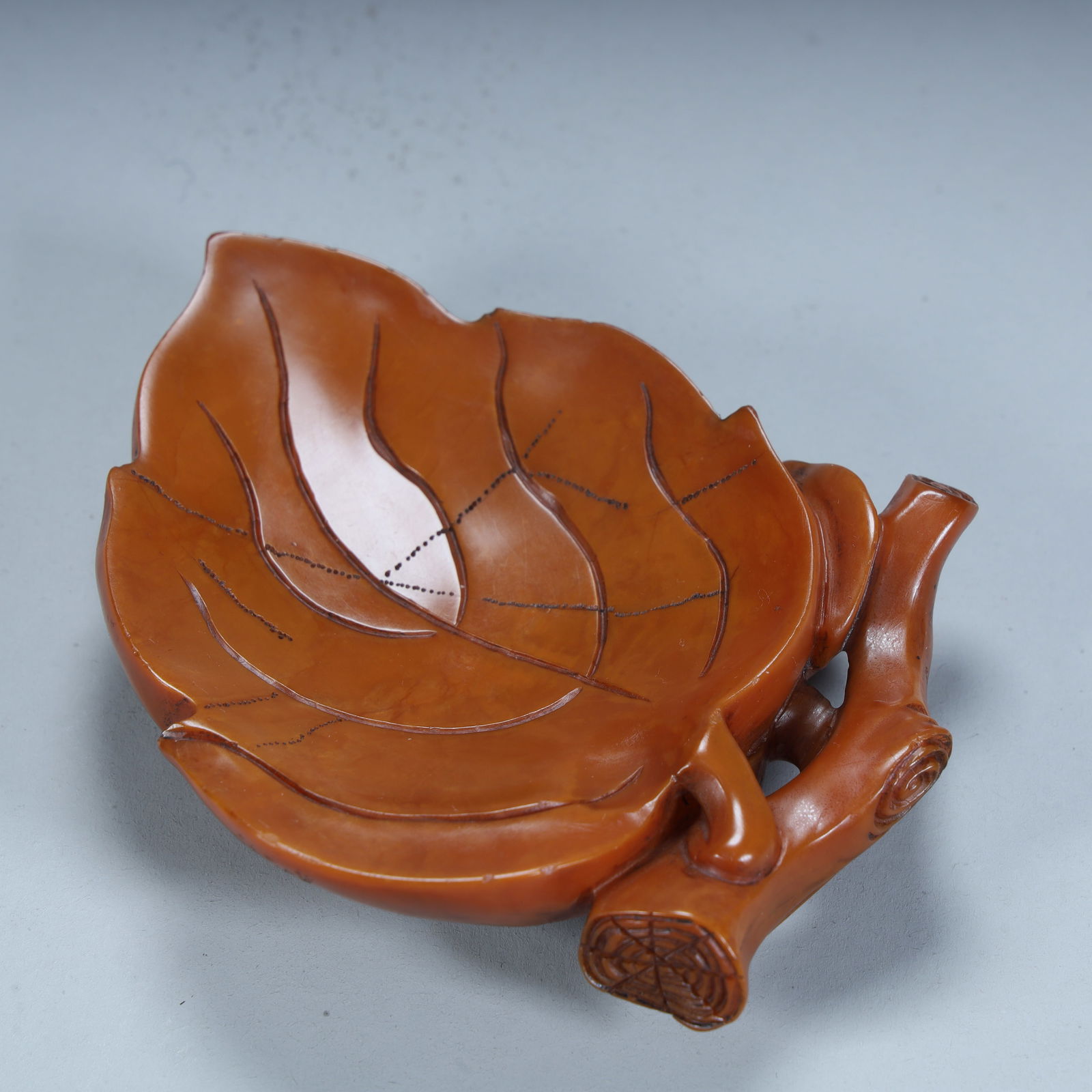 A Qing Dynasty Shoushan stone leaf-shaped study pen lick (1 of 9)