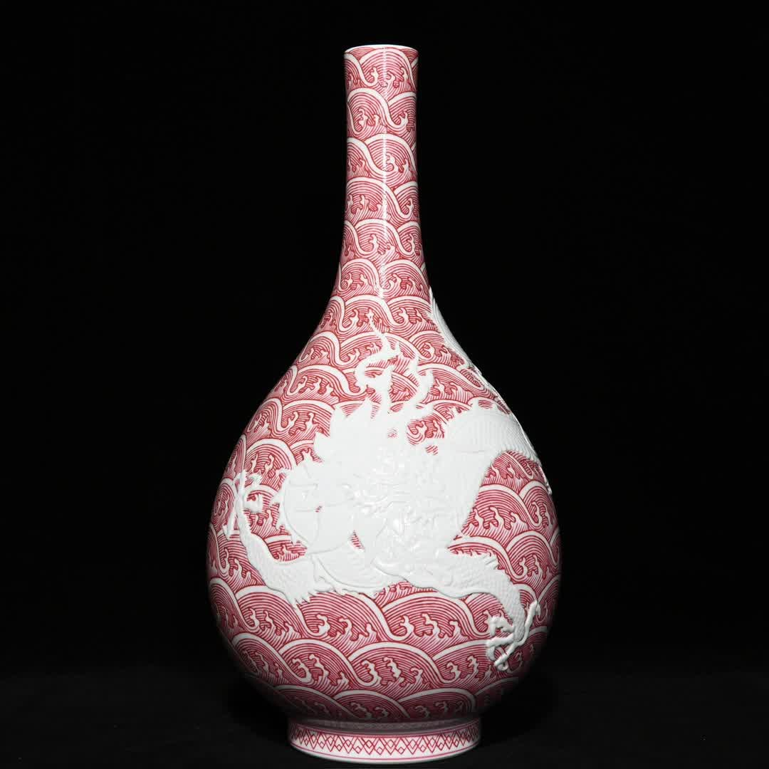 A Qing Yongzheng agate red white relief dragon pattern gall bottle (1 of 9)