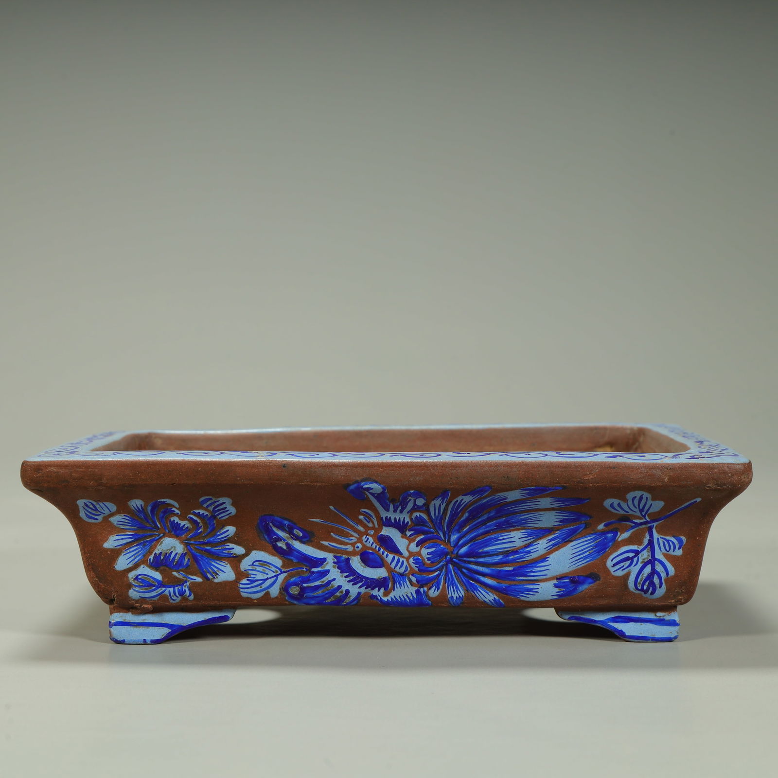 A square pot with purple sand and blue floral patterns (1 of 13)