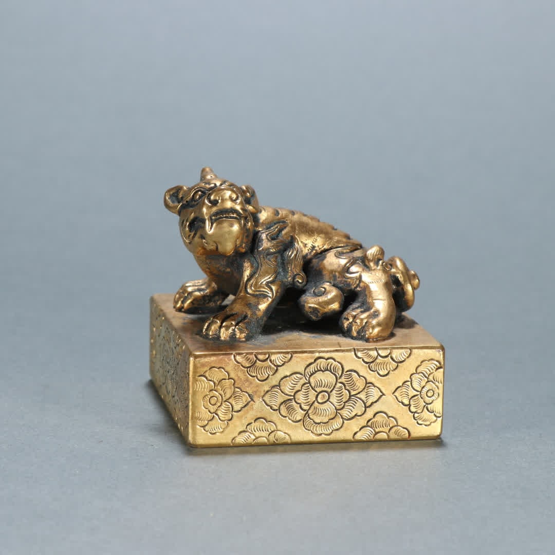 A Qing Dynasty Qing Dynasty copper gilt auspicious beast button seal (1 of 9)
