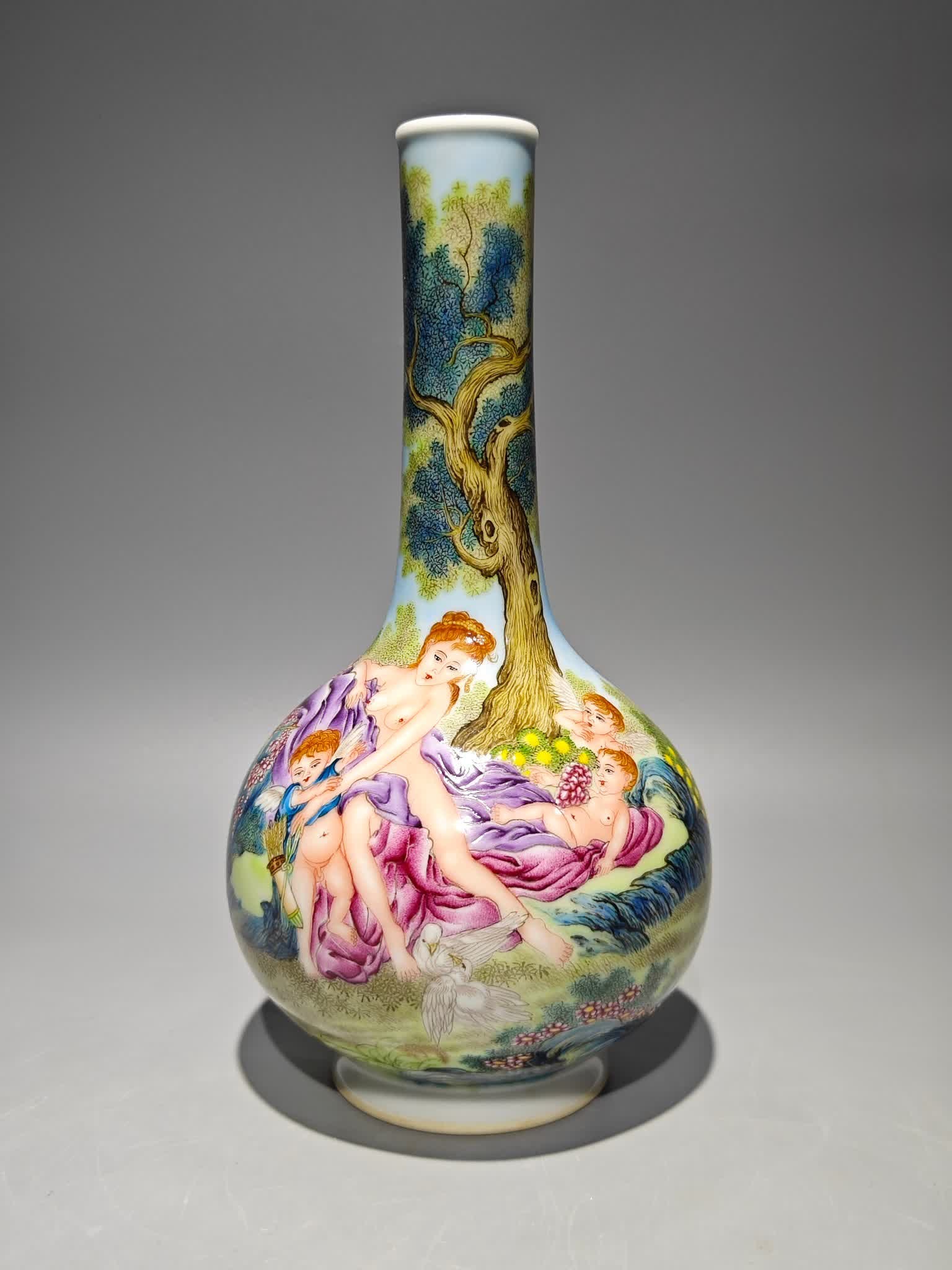 A Qianlong era enamel color Western character picture story gall bottle (1 of 9)