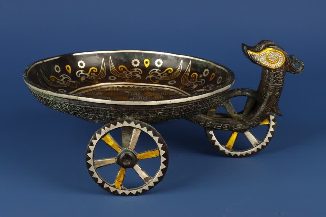 A Han Dynasty_Bronze Cuo gold and silver three-wheeled wheel (1 of 9)
